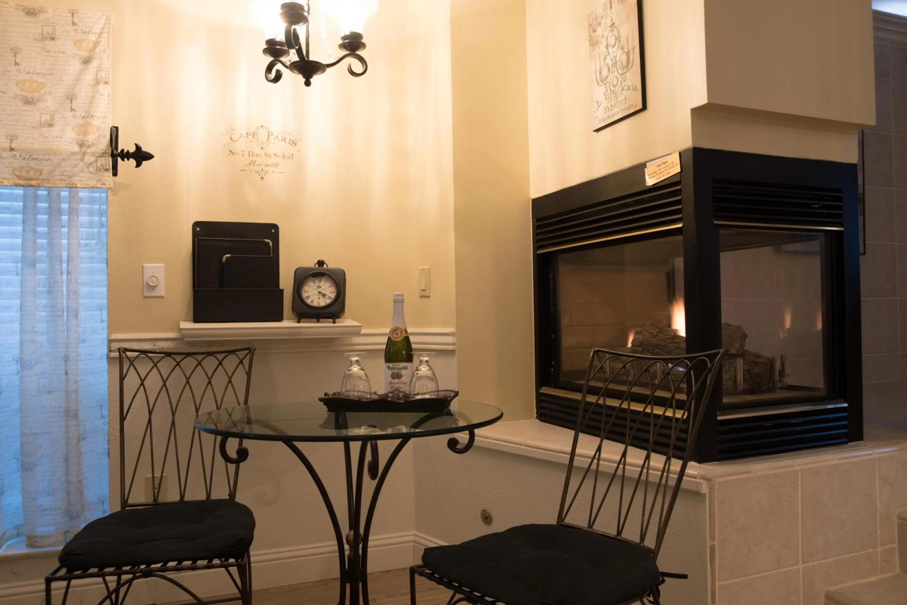 flat iron in The Anniversary Inn - Boise