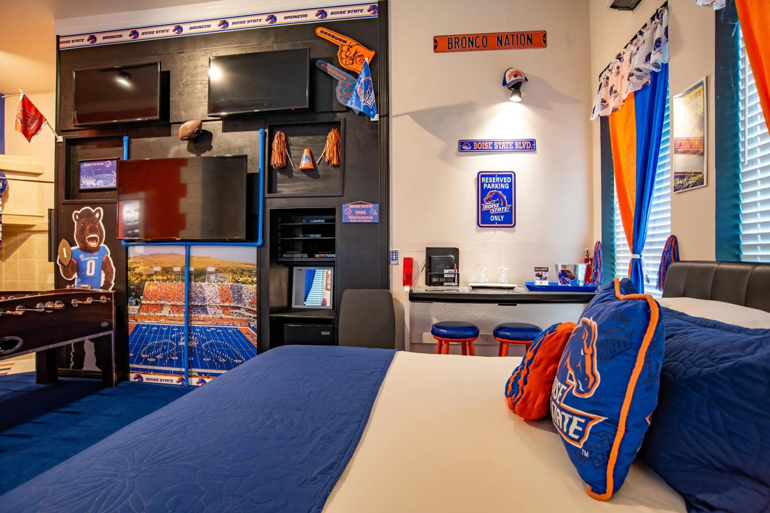 Bedroom, Bed in The Anniversary Inn - Boise