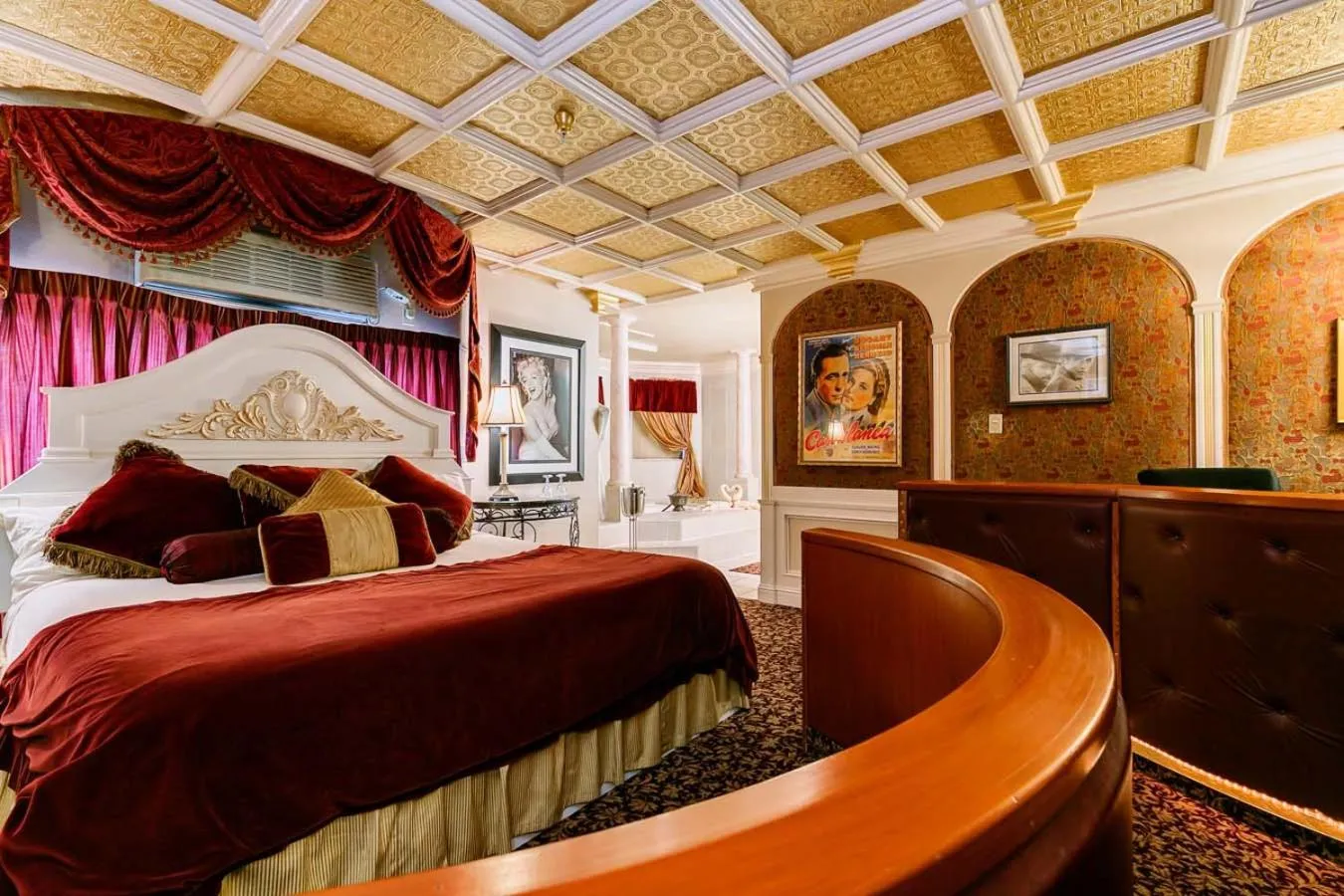 Bedroom, Bed in The Anniversary Inn - Boise