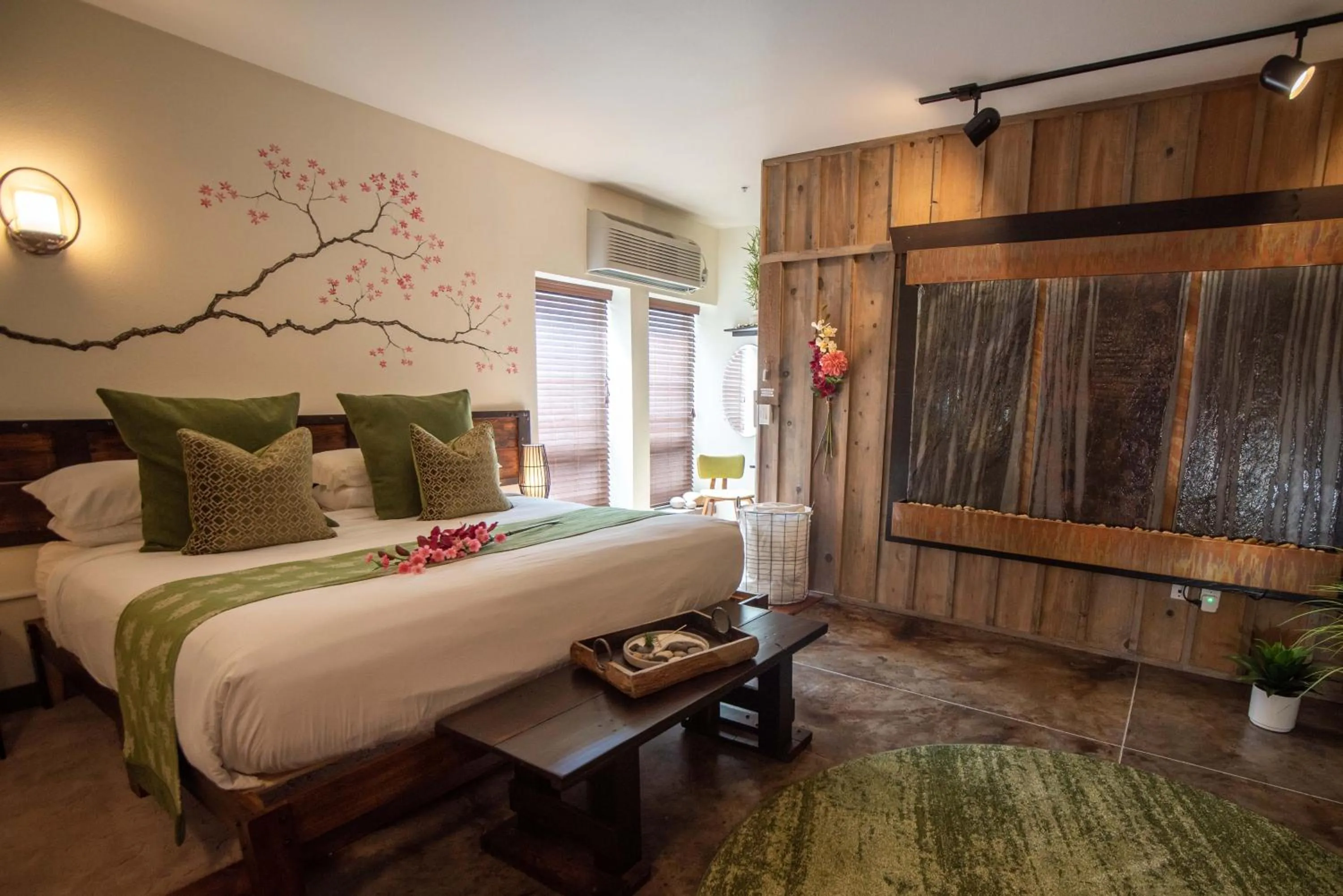 Bedroom, Bed in The Anniversary Inn - Boise