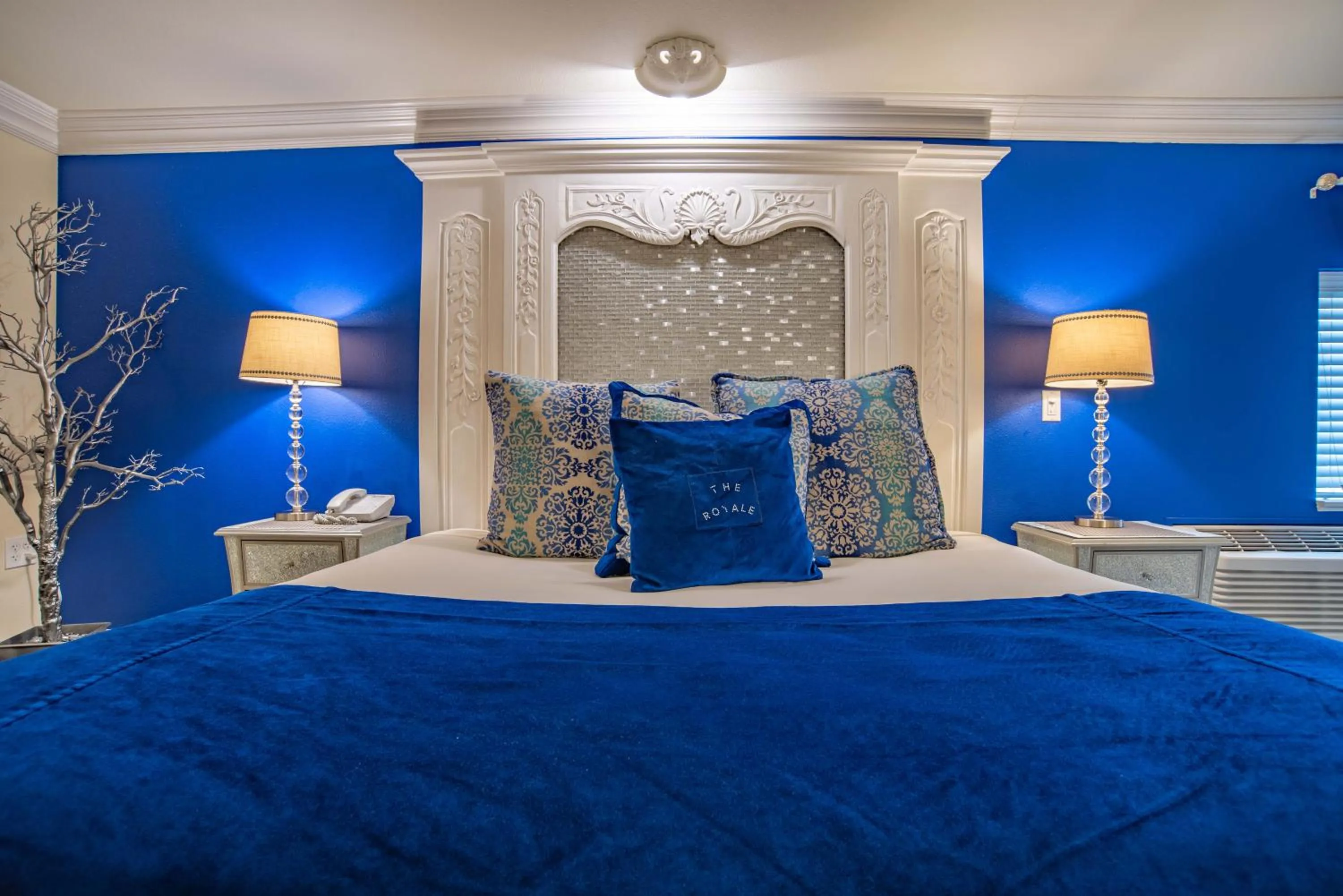 Bed in The Anniversary Inn - Boise