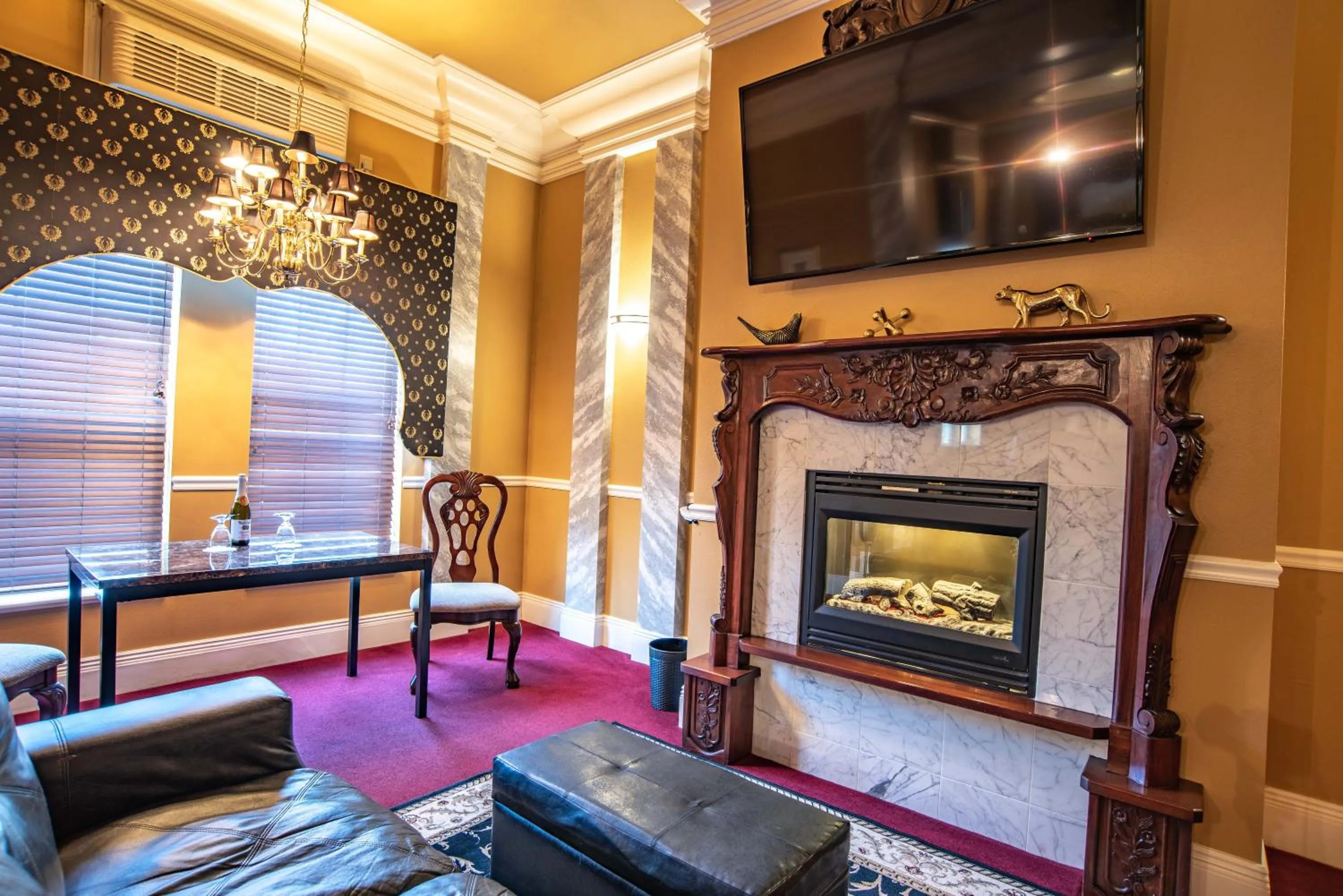 Living room in The Anniversary Inn - Boise