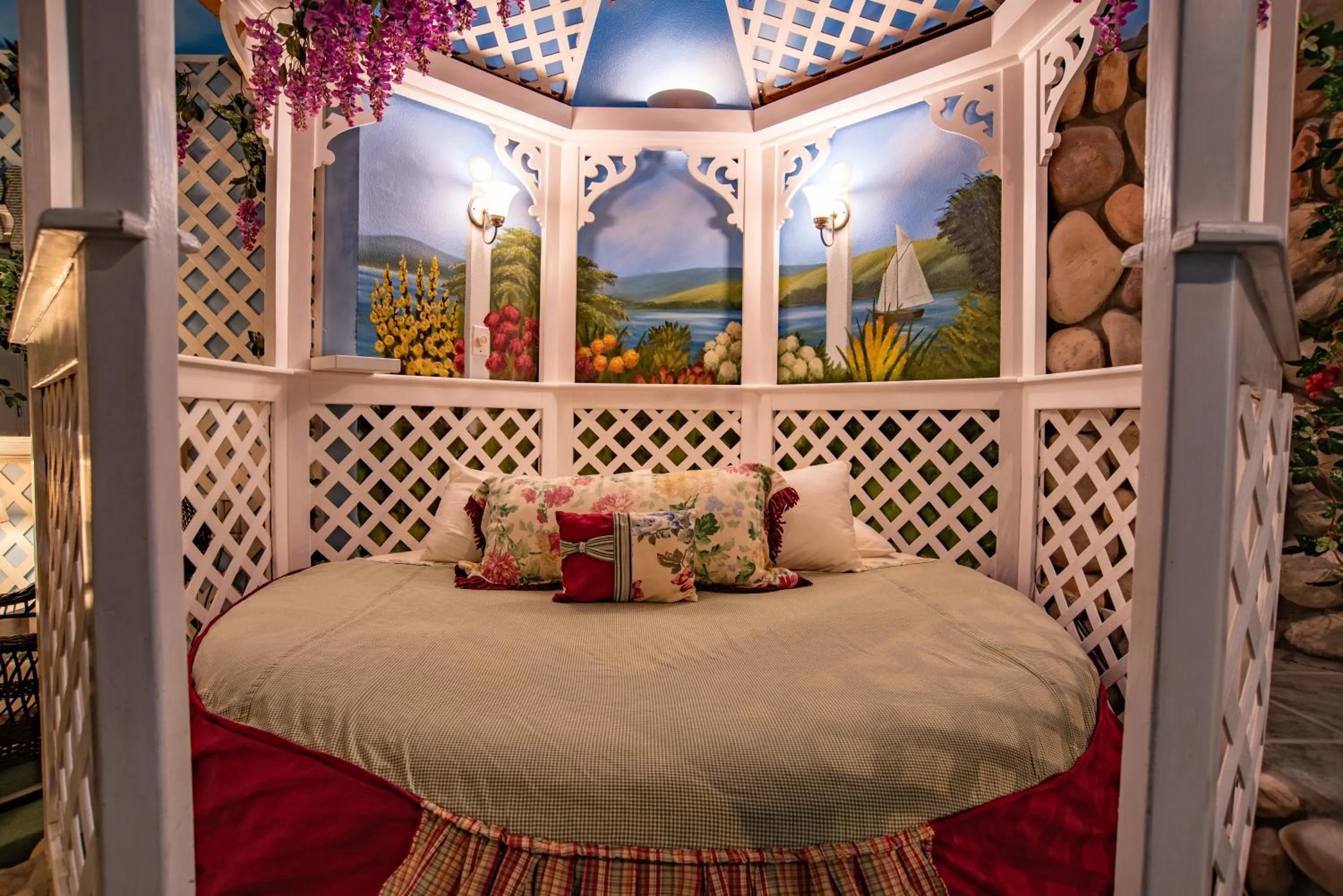 Bed in The Anniversary Inn - Boise