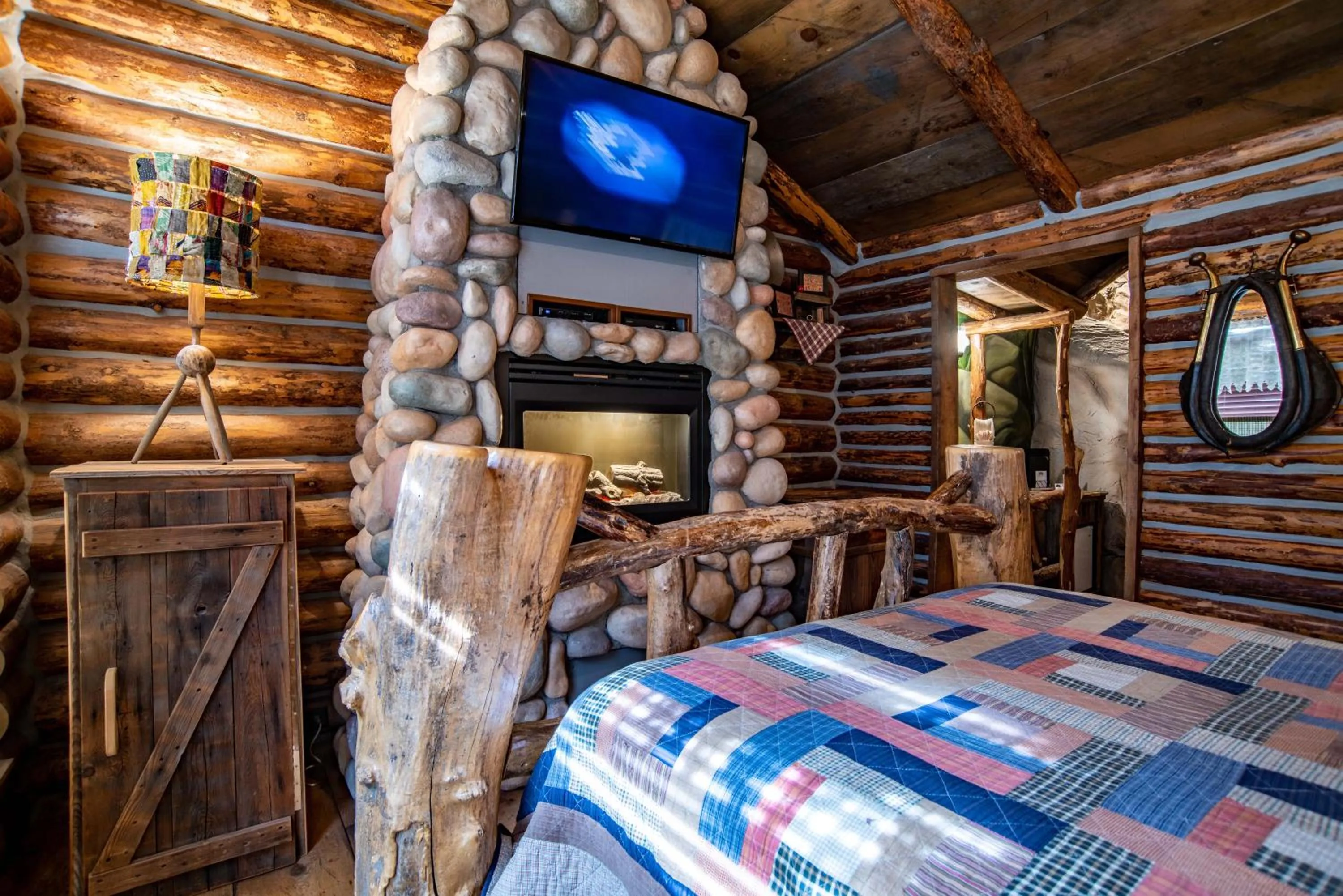 Bedroom, Bed in The Anniversary Inn - Boise