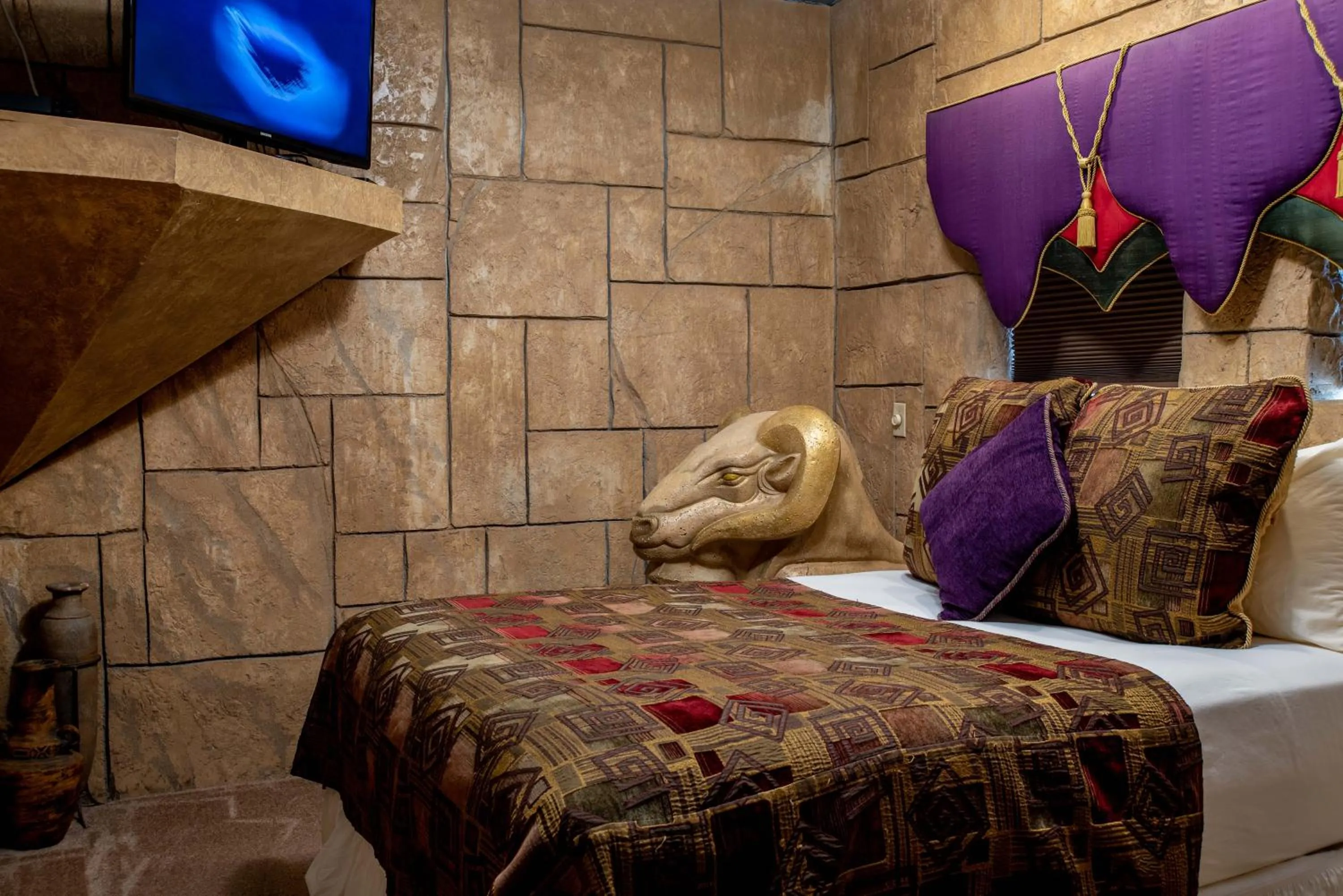 Bed in The Anniversary Inn - Boise