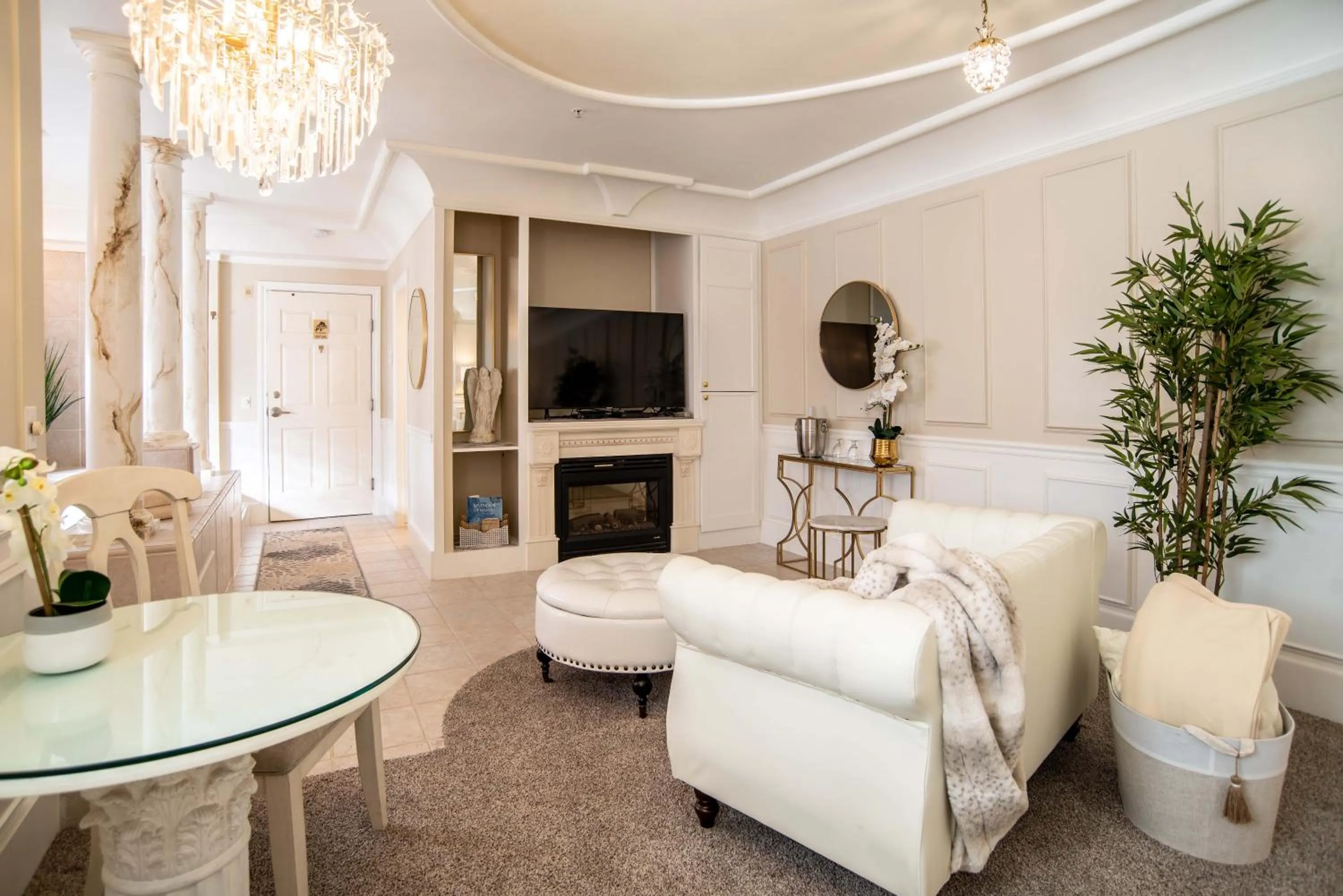 Living room in The Anniversary Inn - Boise