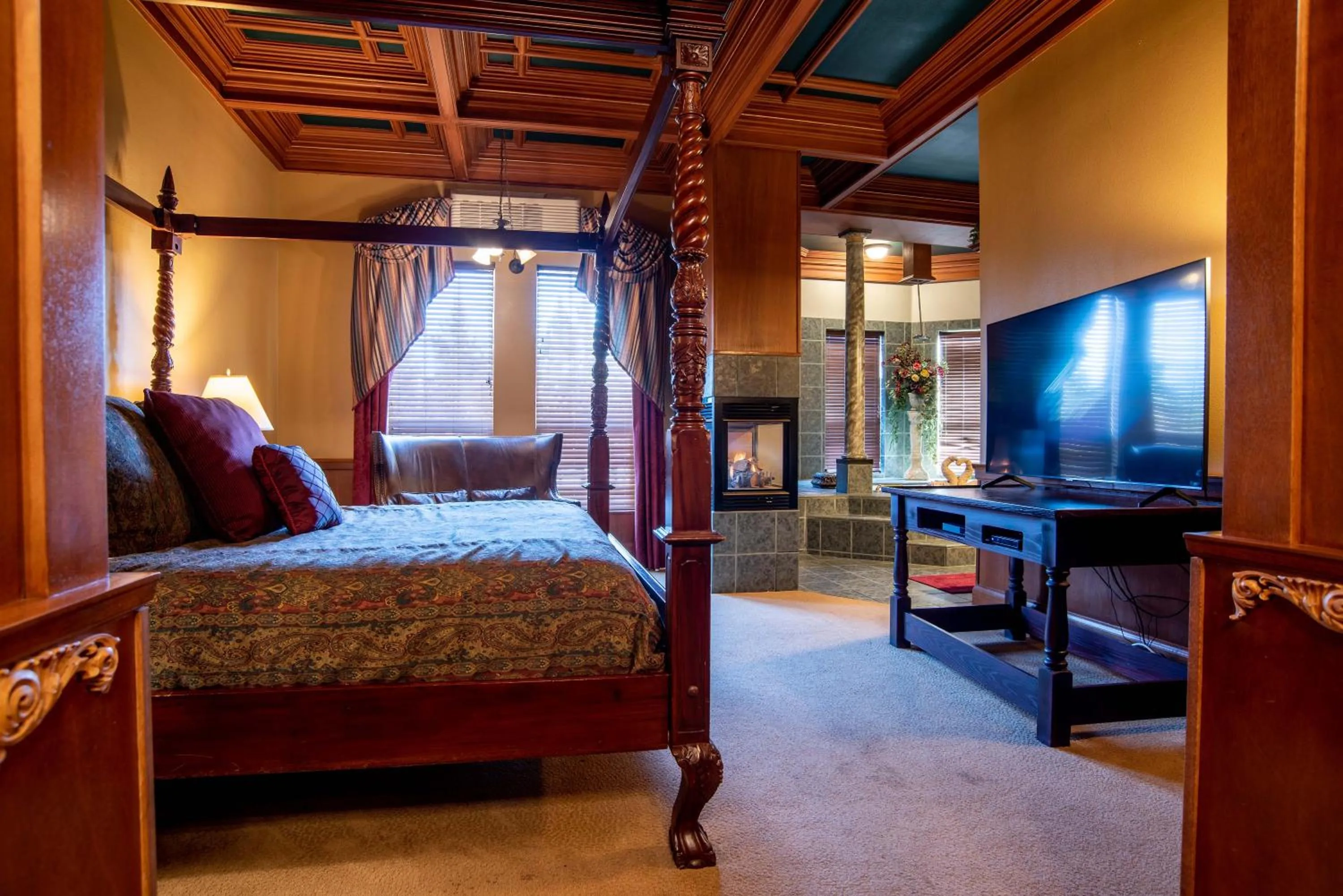 Bedroom, Bed in The Anniversary Inn - Boise