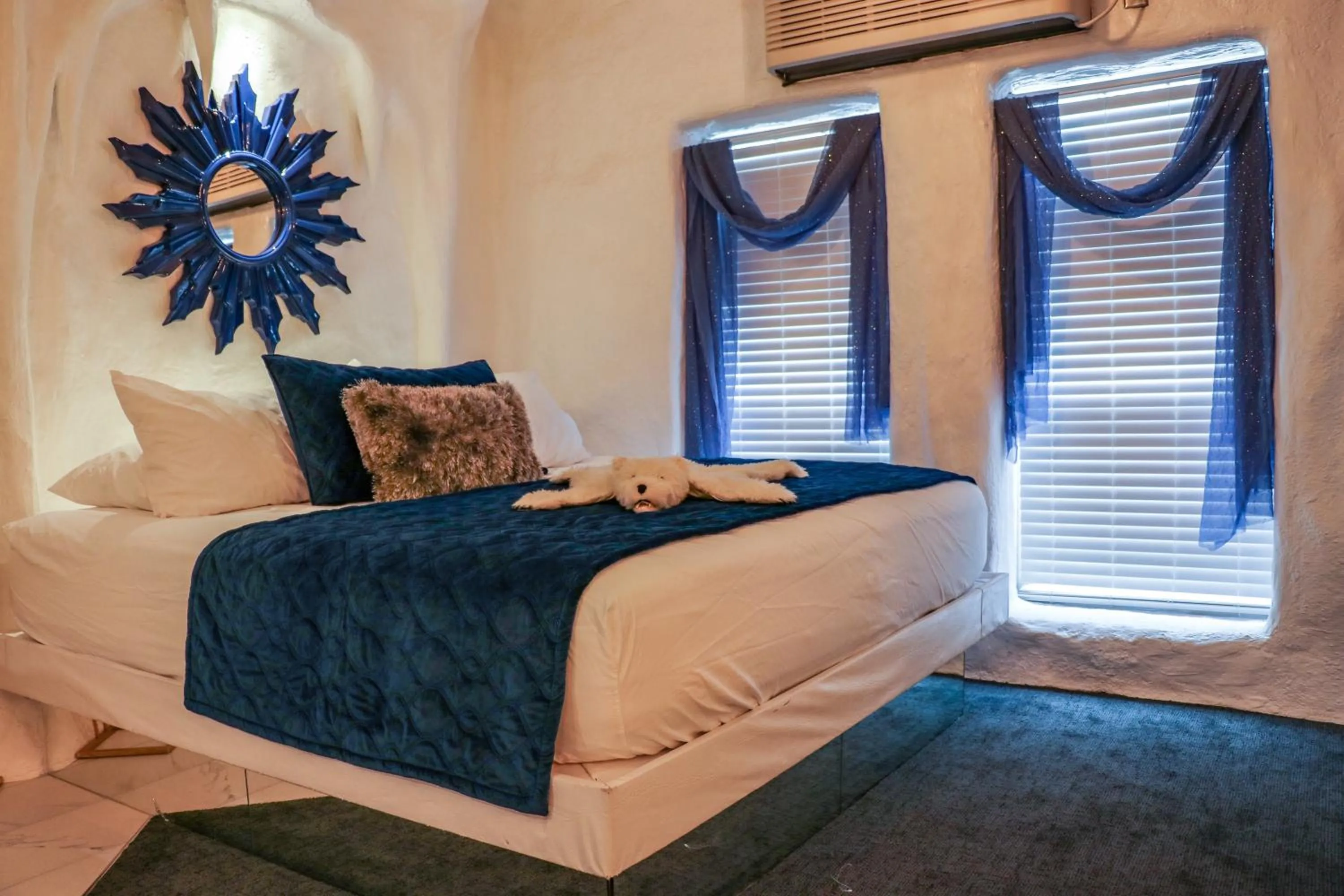 Bedroom, Bed in The Anniversary Inn - Boise