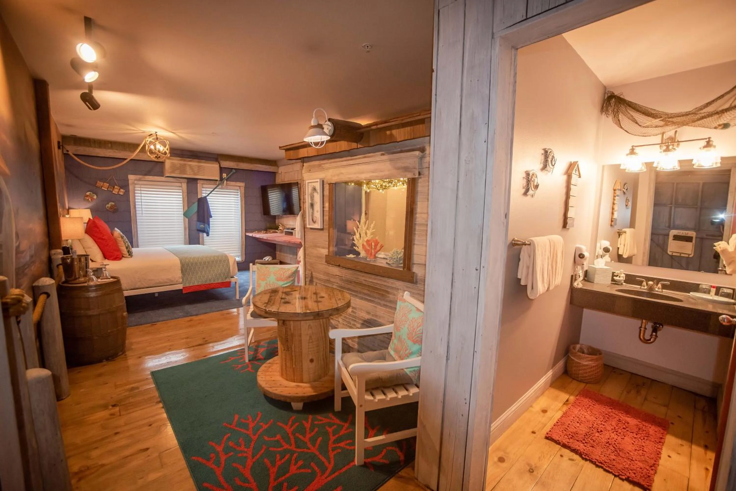 Photo of the whole room, Bed in The Anniversary Inn - Boise