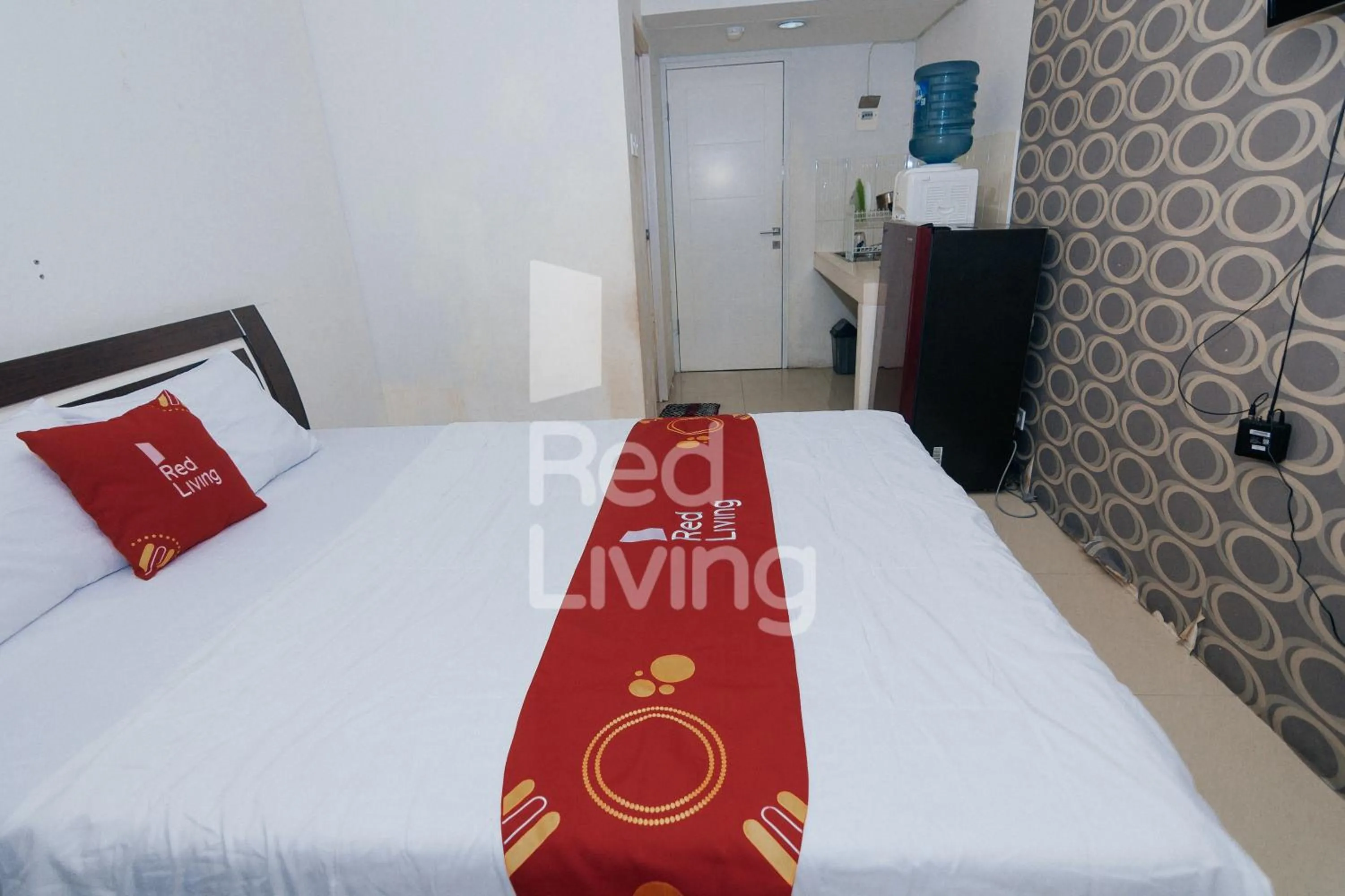 Bed in Redliving Apartemen Grand Sentraland - AT Properti Tower Pink