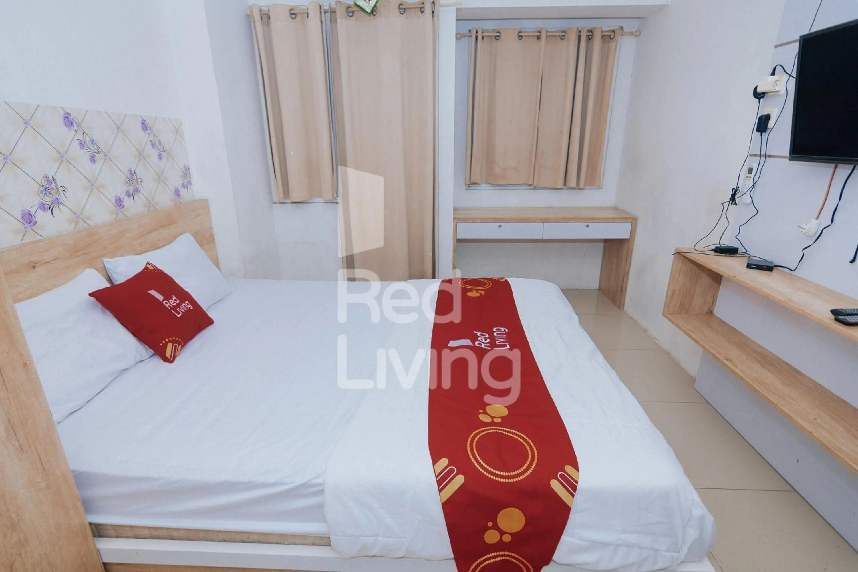 Bed in Redliving Apartemen Grand Sentraland - AT Properti Tower Pink