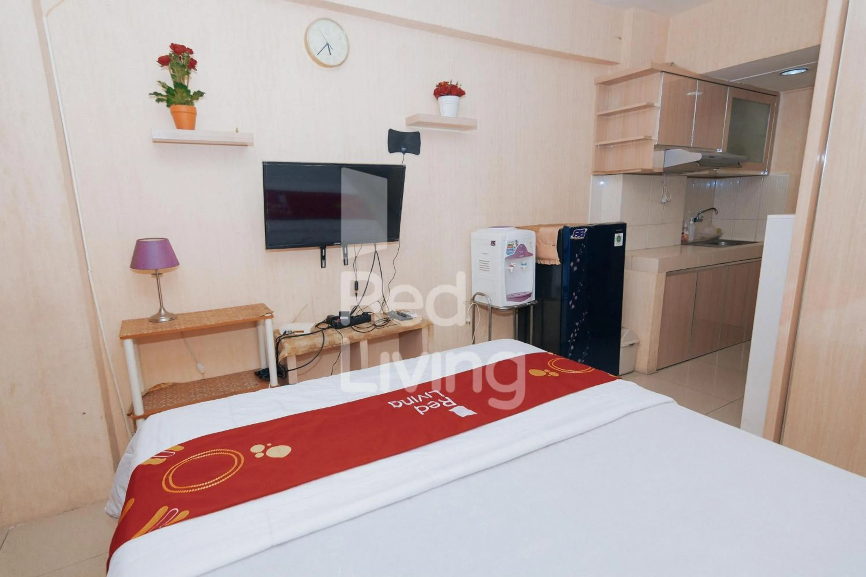 Bed in Redliving Apartemen Grand Sentraland - AT Properti Tower Pink