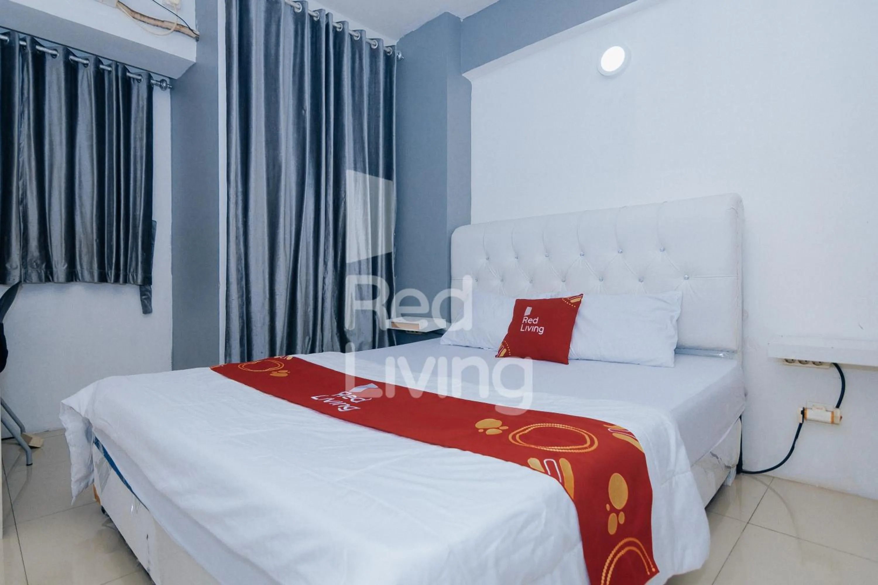 Bed in Redliving Apartemen Grand Sentraland - AT Properti Tower Pink