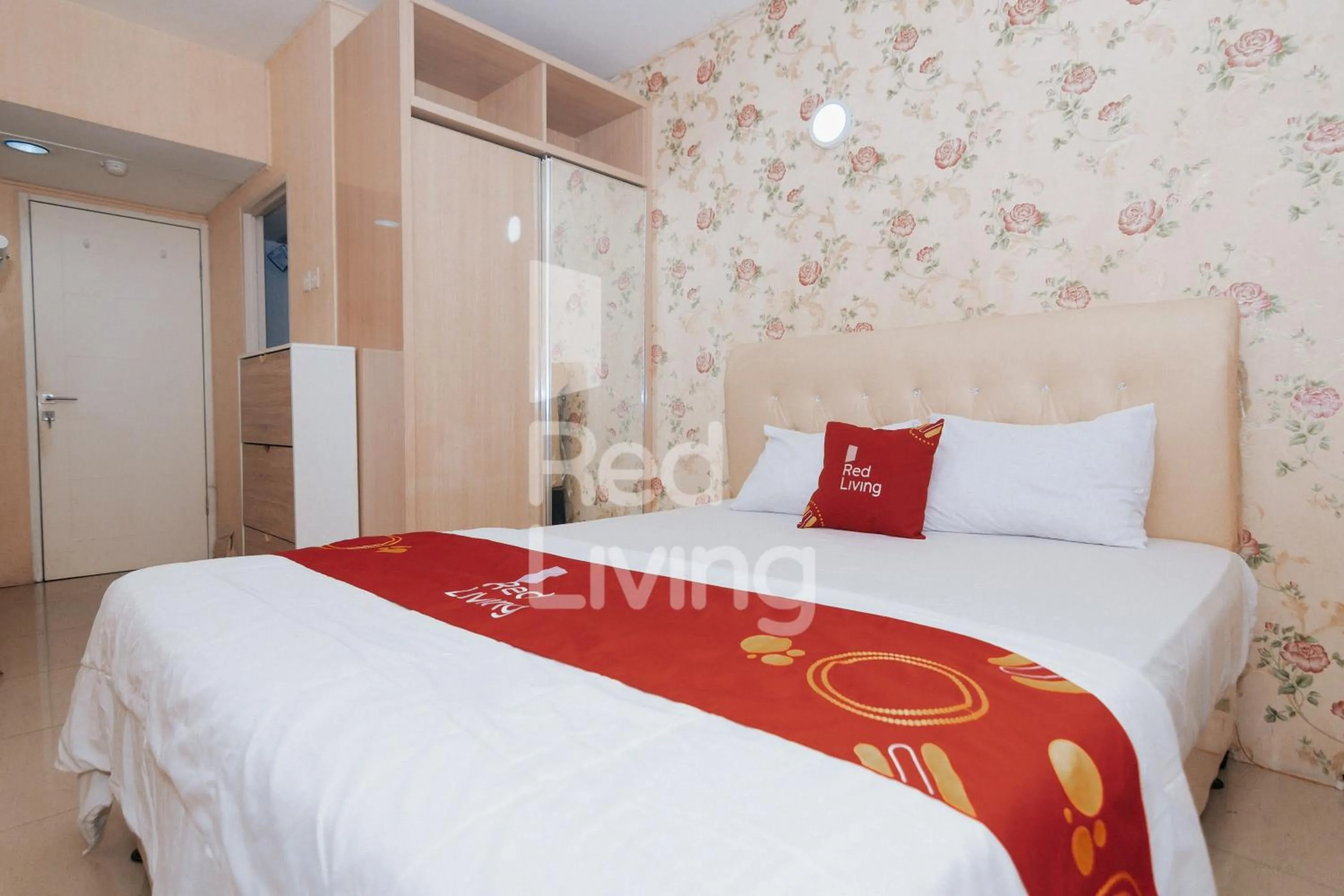 Bed in Redliving Apartemen Grand Sentraland - AT Properti Tower Pink