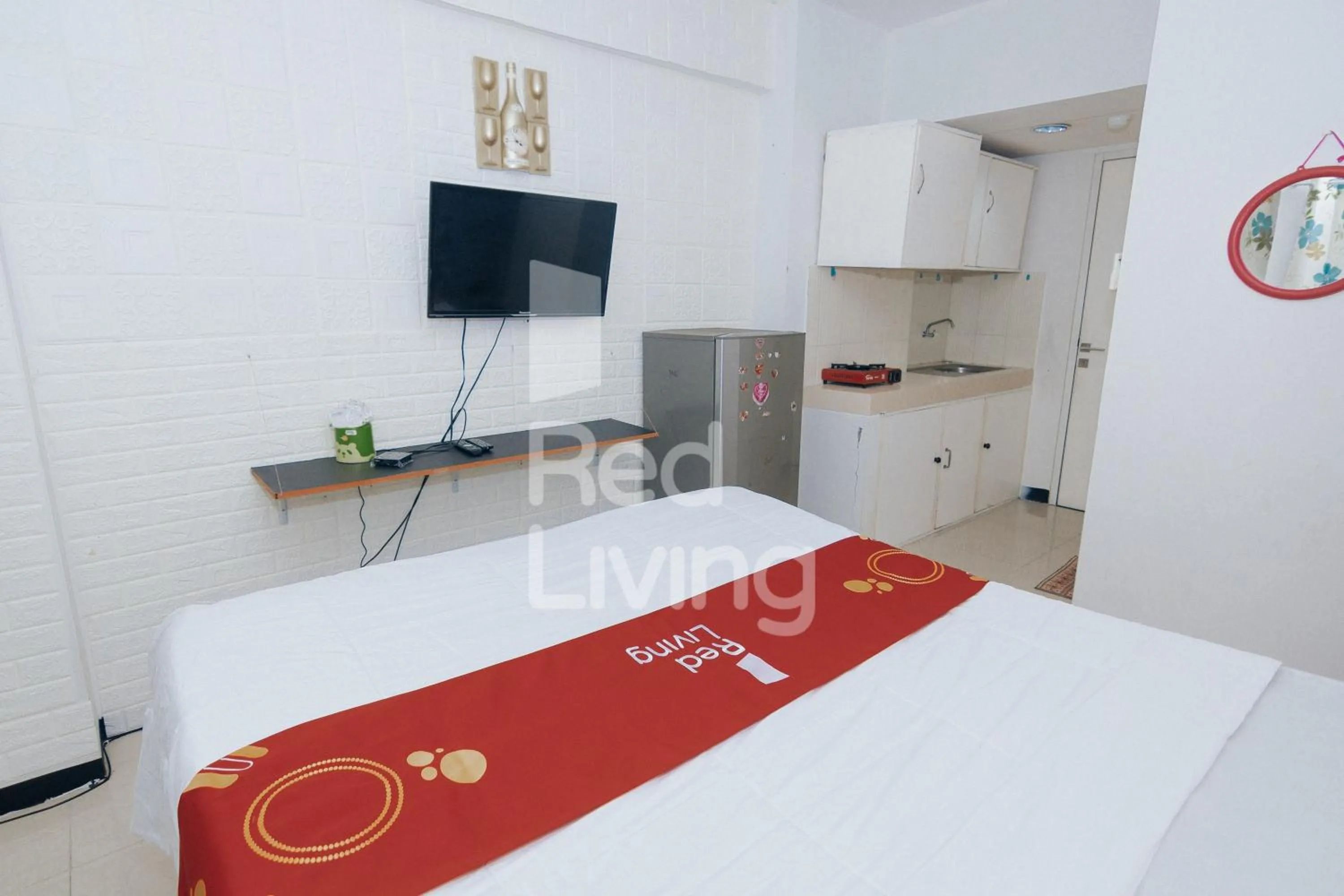 Bed in Redliving Apartemen Grand Sentraland - AT Properti Tower Pink