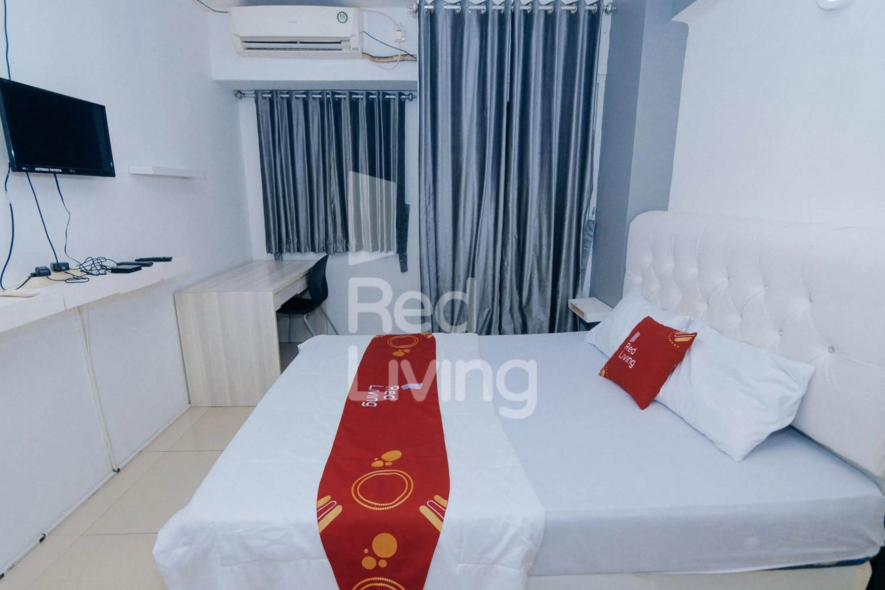 Bed in Redliving Apartemen Grand Sentraland - AT Properti Tower Pink