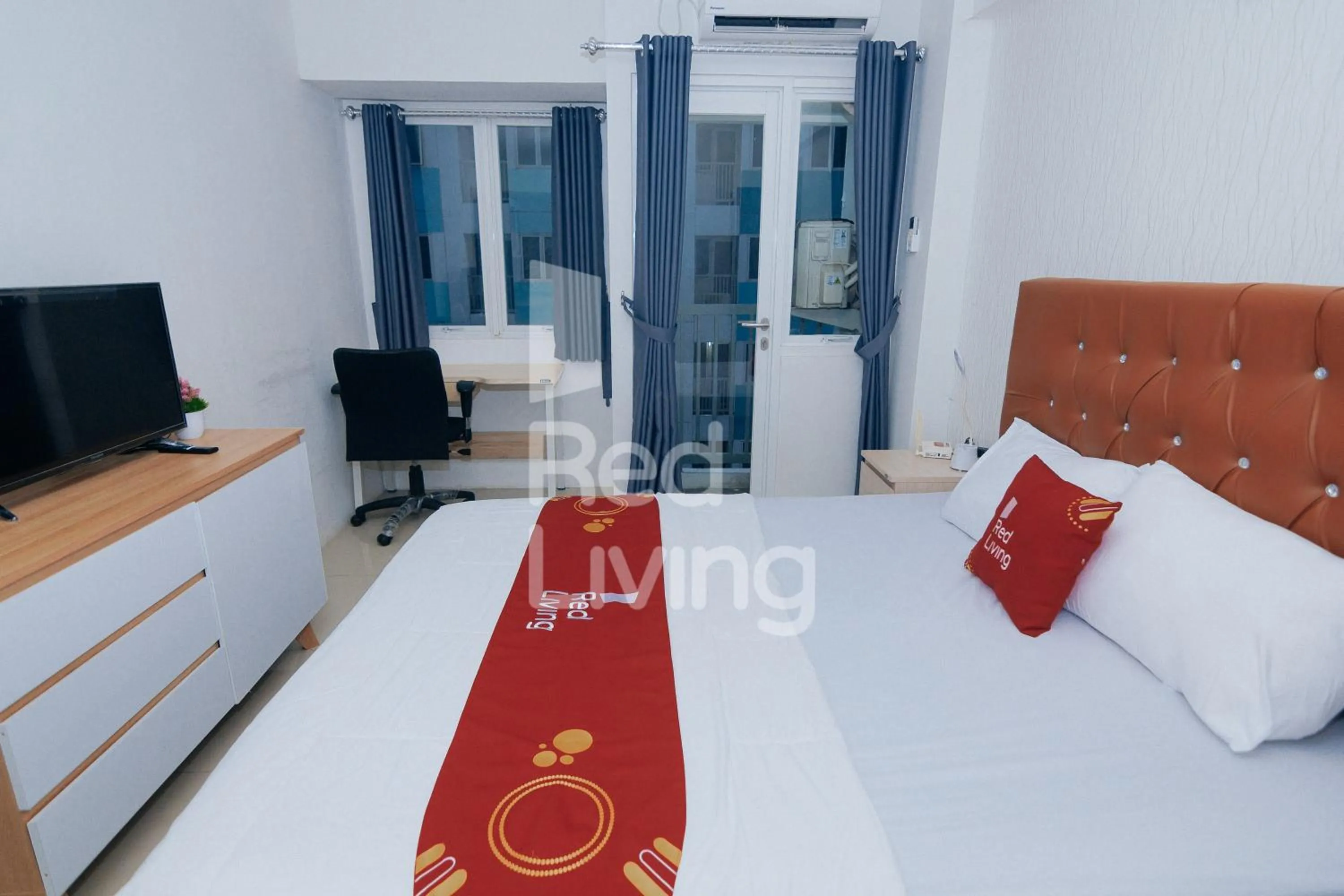 Bed in Redliving Apartemen Grand Sentraland - AT Properti Tower Pink