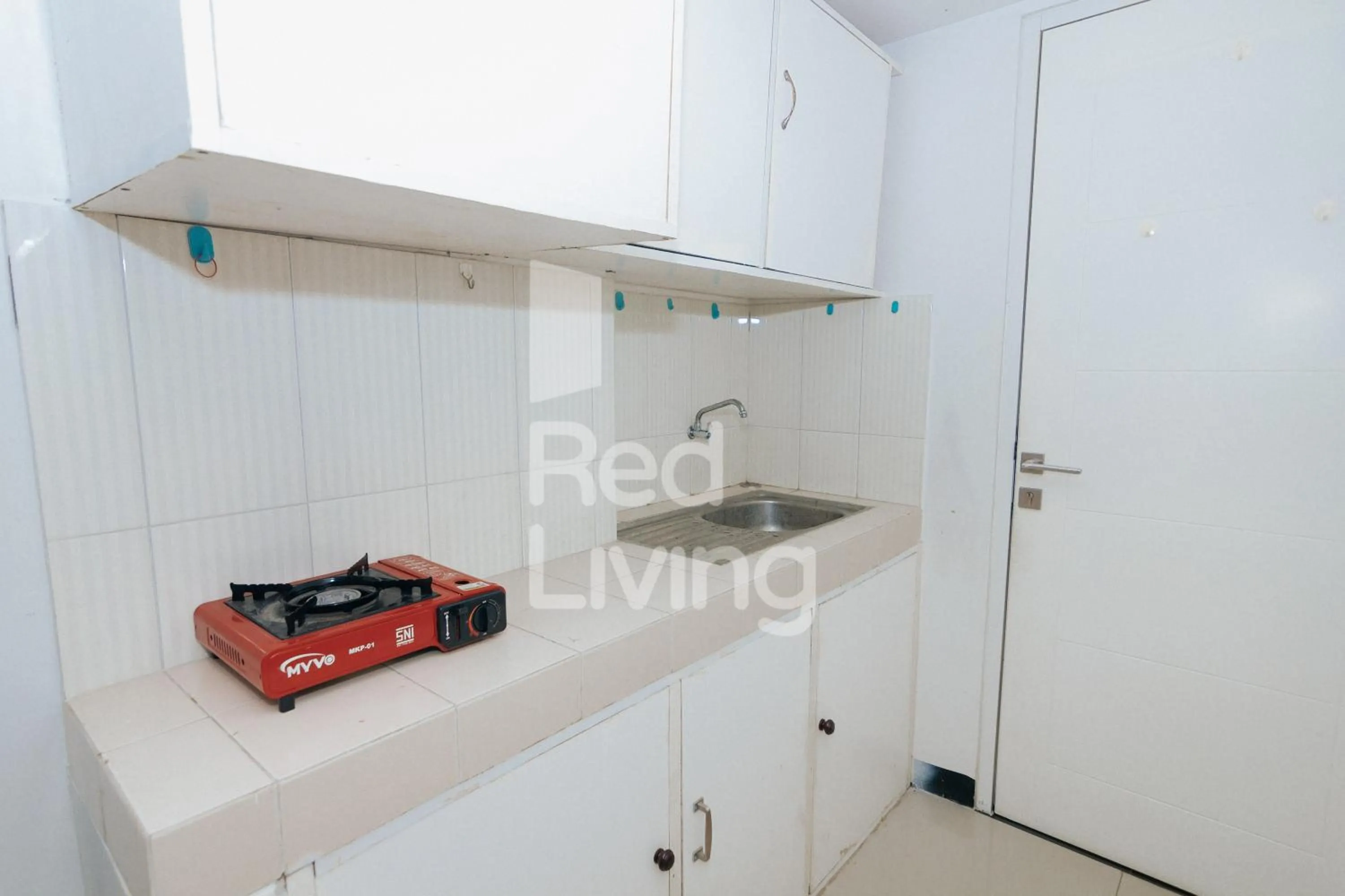 Kitchen or kitchenette in Redliving Apartemen Grand Sentraland - AT Properti Tower Pink