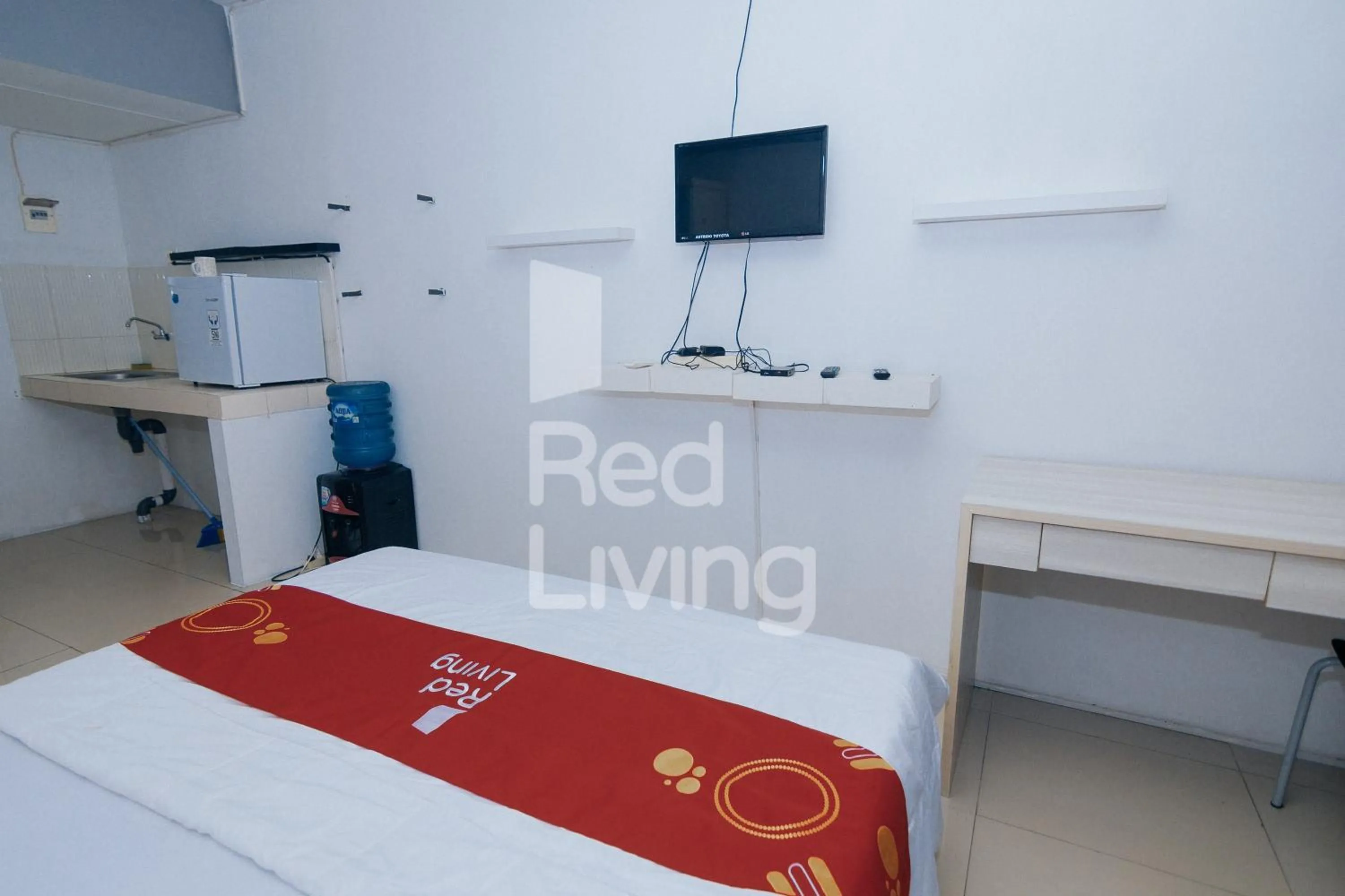 Bed in Redliving Apartemen Grand Sentraland - AT Properti Tower Pink
