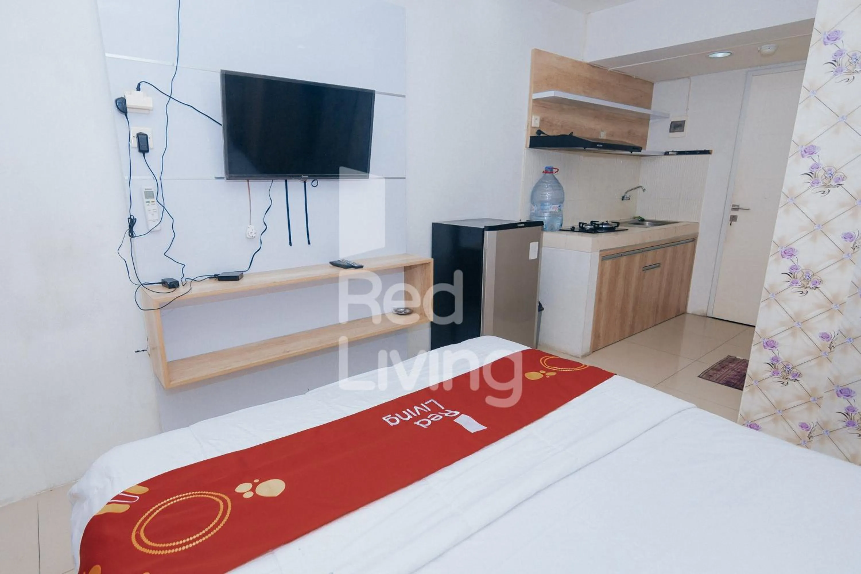 Bed in Redliving Apartemen Grand Sentraland - AT Properti Tower Pink