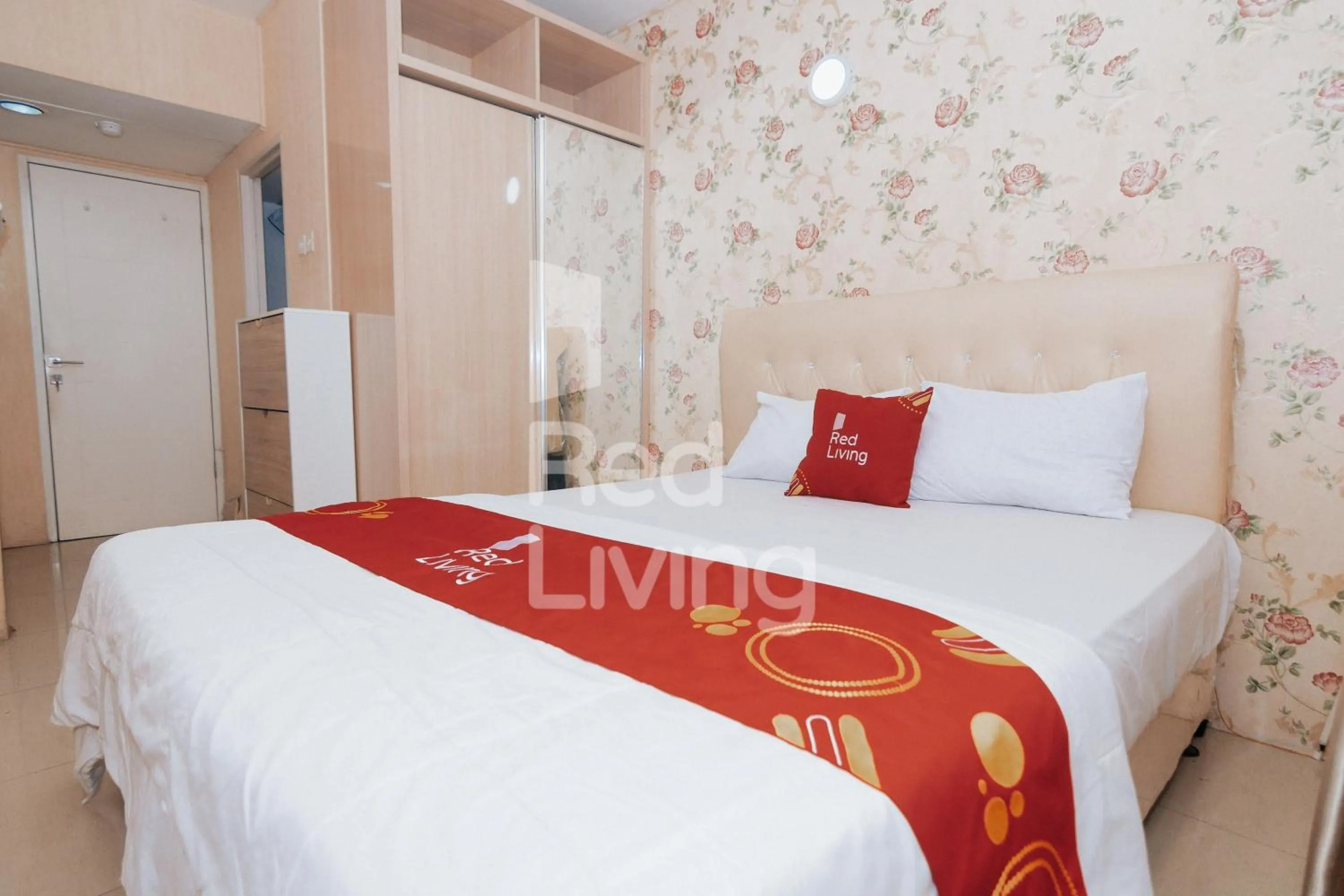 Bed in Redliving Apartemen Grand Sentraland - AT Properti Tower Pink