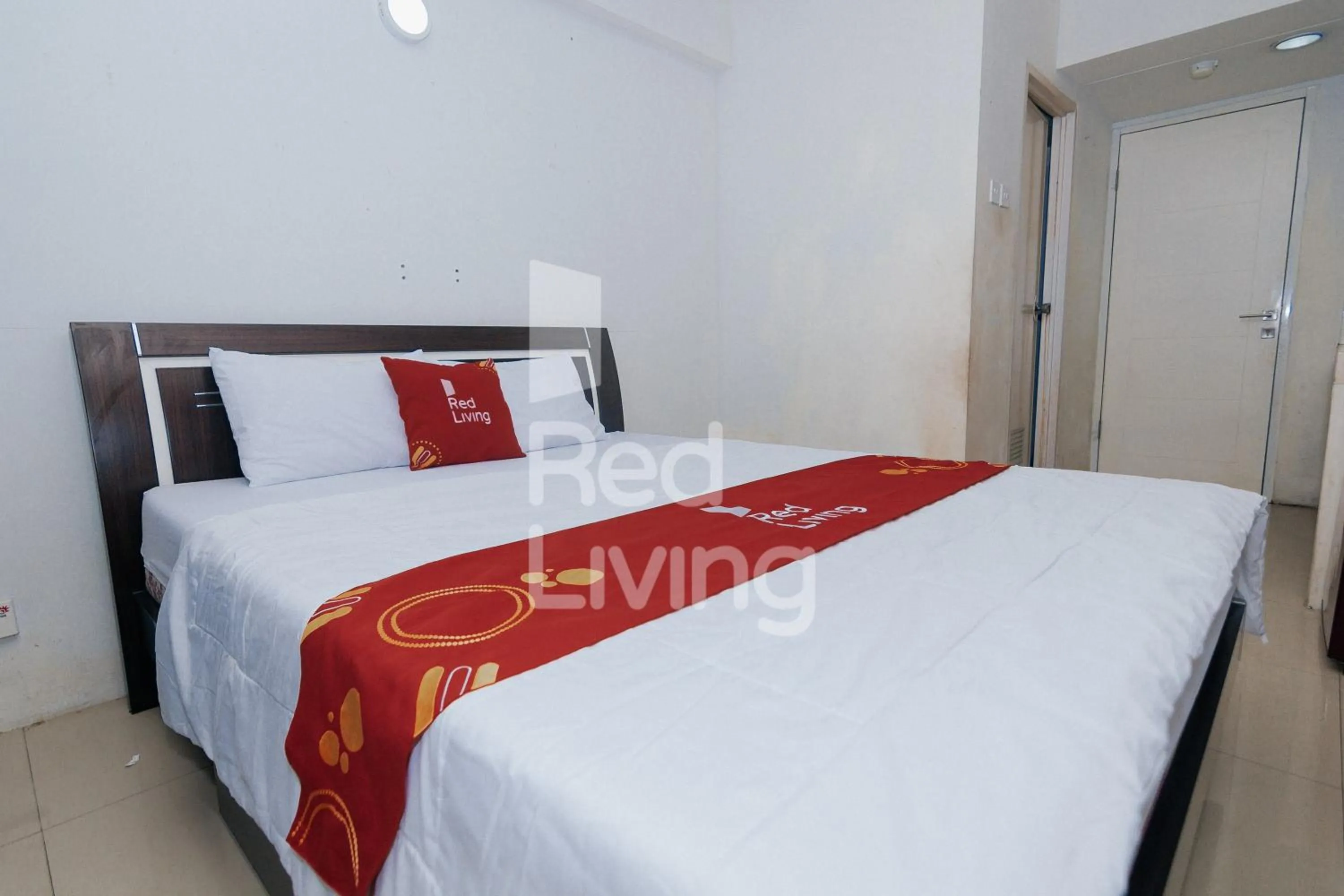 Bed in Redliving Apartemen Grand Sentraland - AT Properti Tower Pink