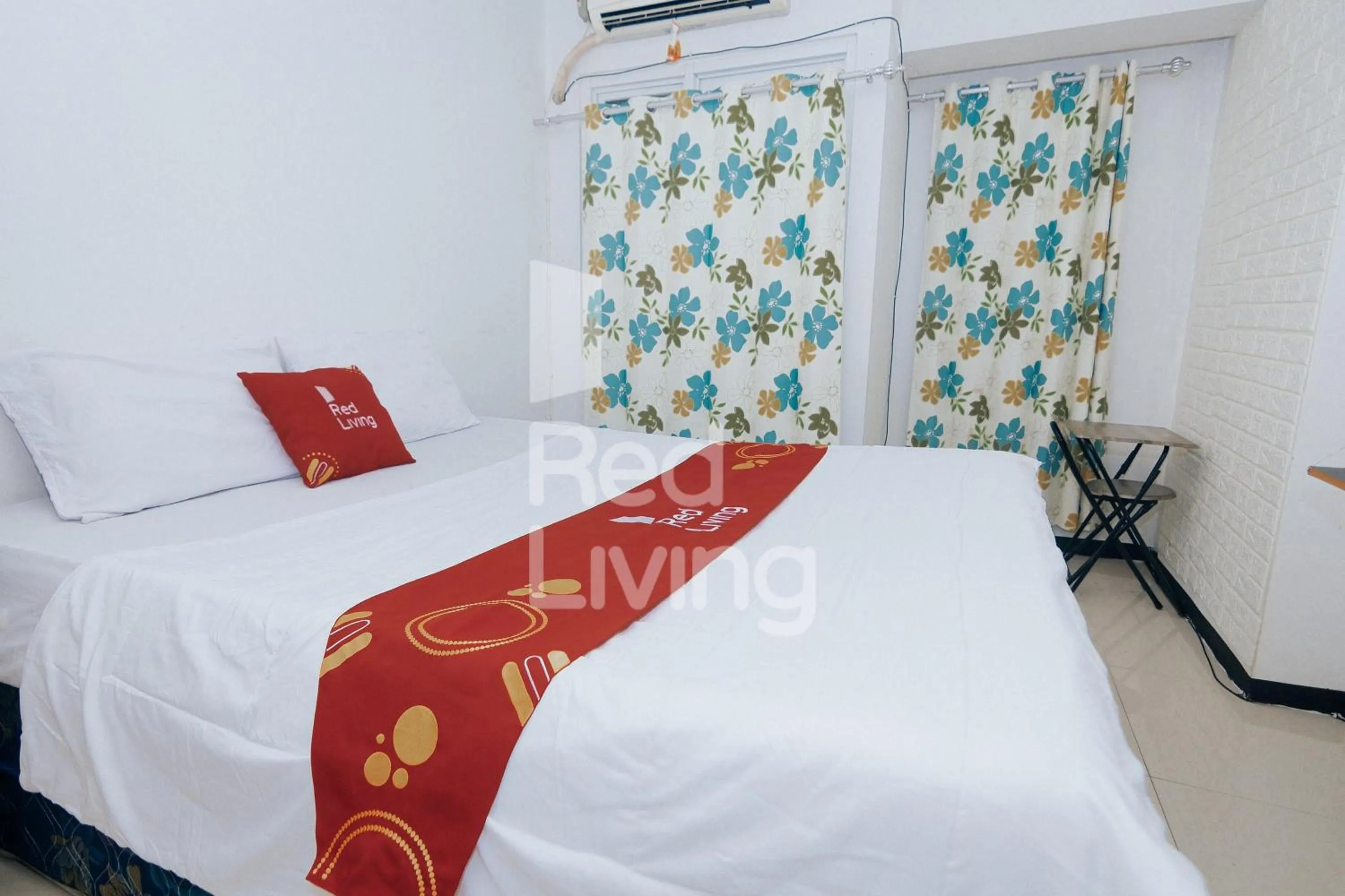 Bed in Redliving Apartemen Grand Sentraland - AT Properti Tower Pink