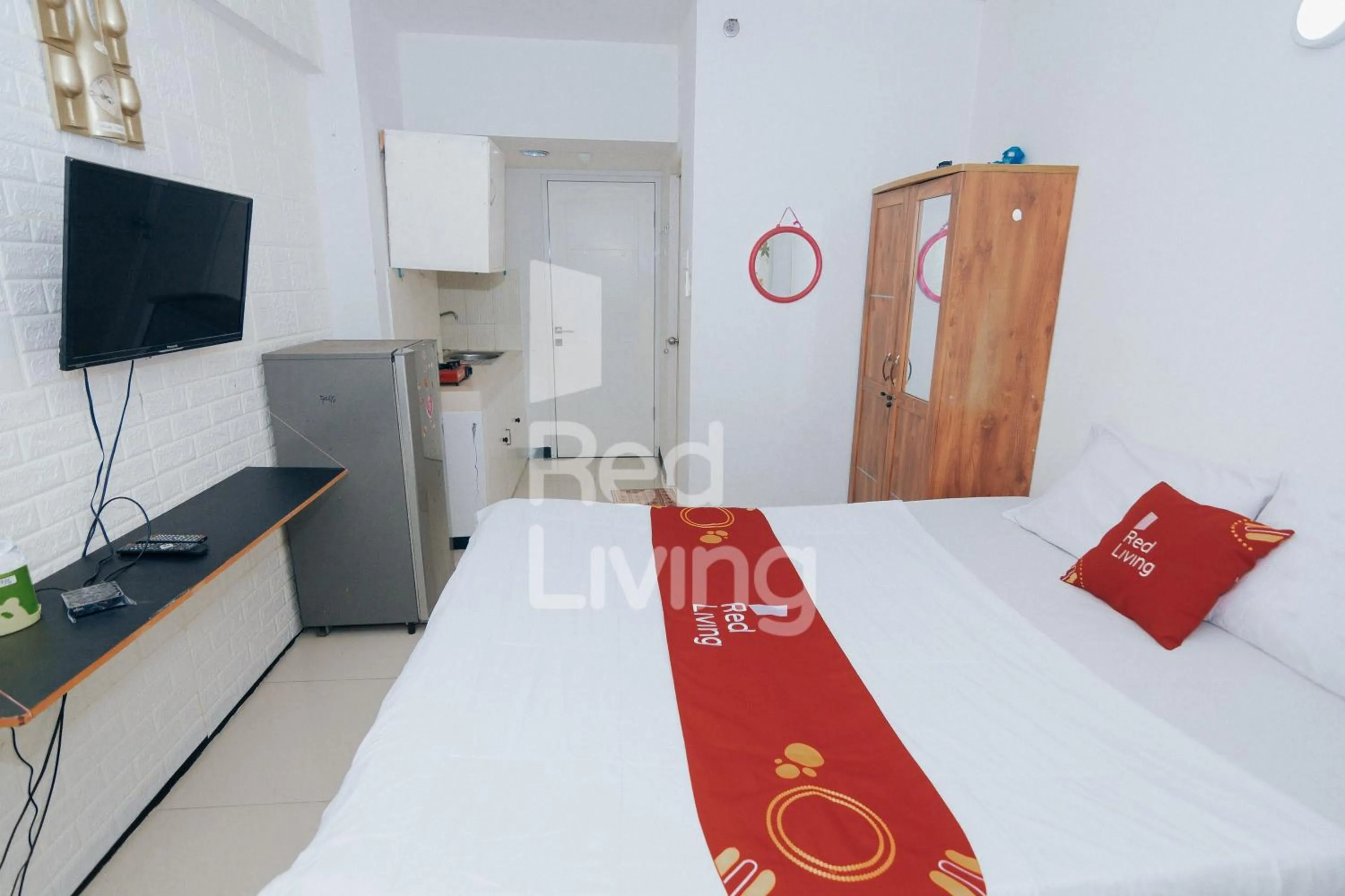 Bed in Redliving Apartemen Grand Sentraland - AT Properti Tower Pink
