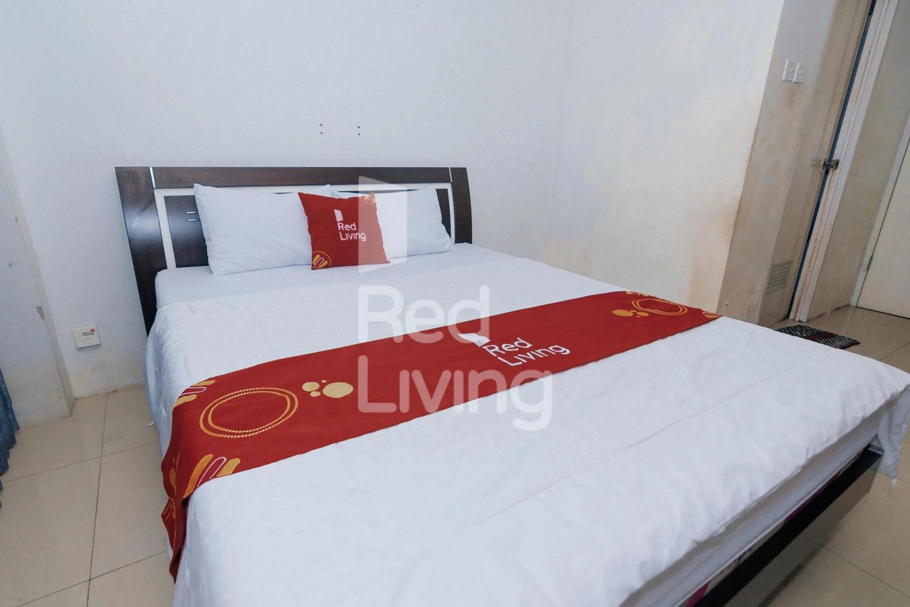 Bed in Redliving Apartemen Grand Sentraland - AT Properti Tower Pink