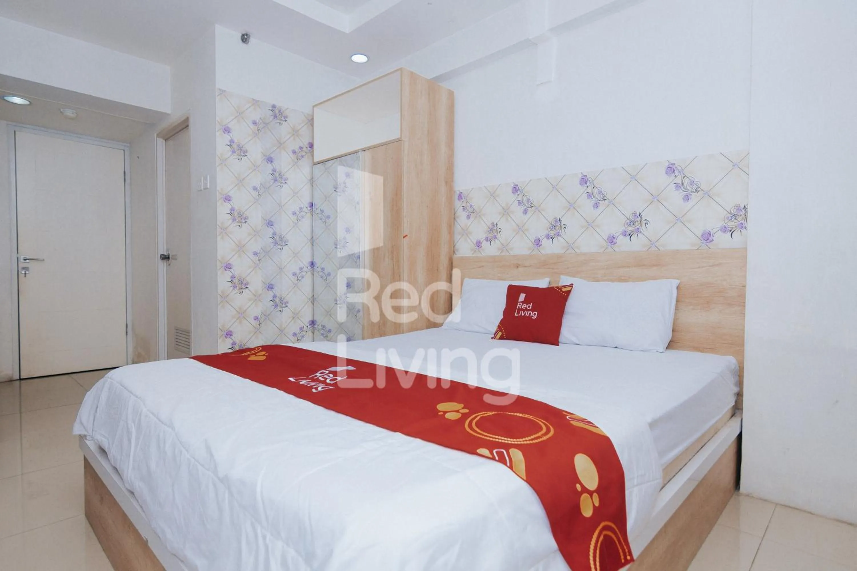 Bed in Redliving Apartemen Grand Sentraland - AT Properti Tower Pink