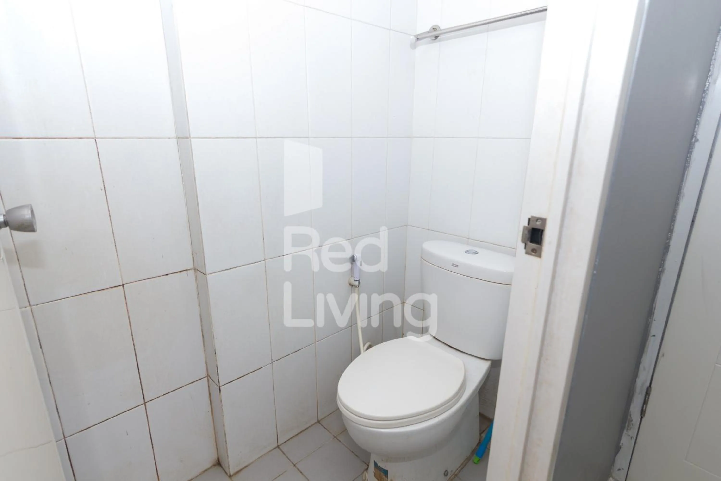 Bathroom in Redliving Apartemen Grand Sentraland - AT Properti Tower Pink