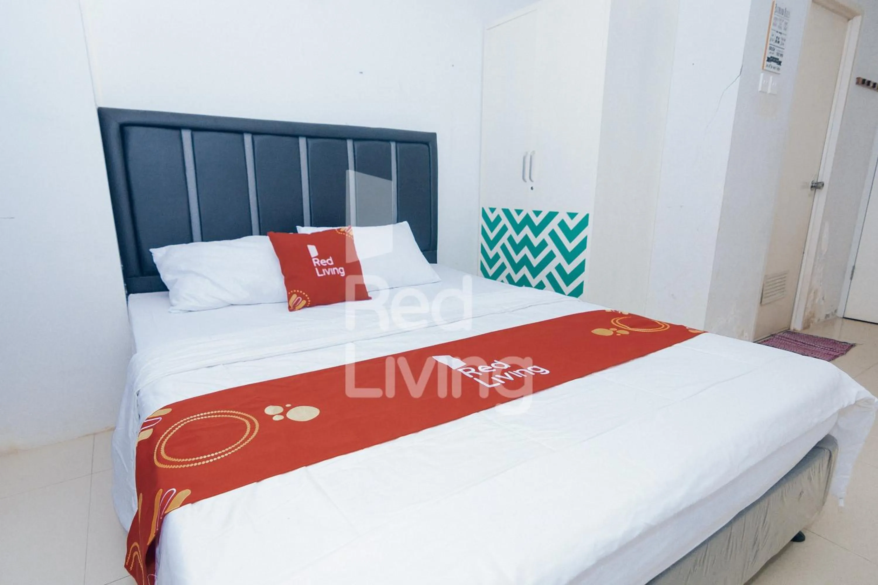 Bed in Redliving Apartemen Grand Sentraland - AT Properti Tower Pink