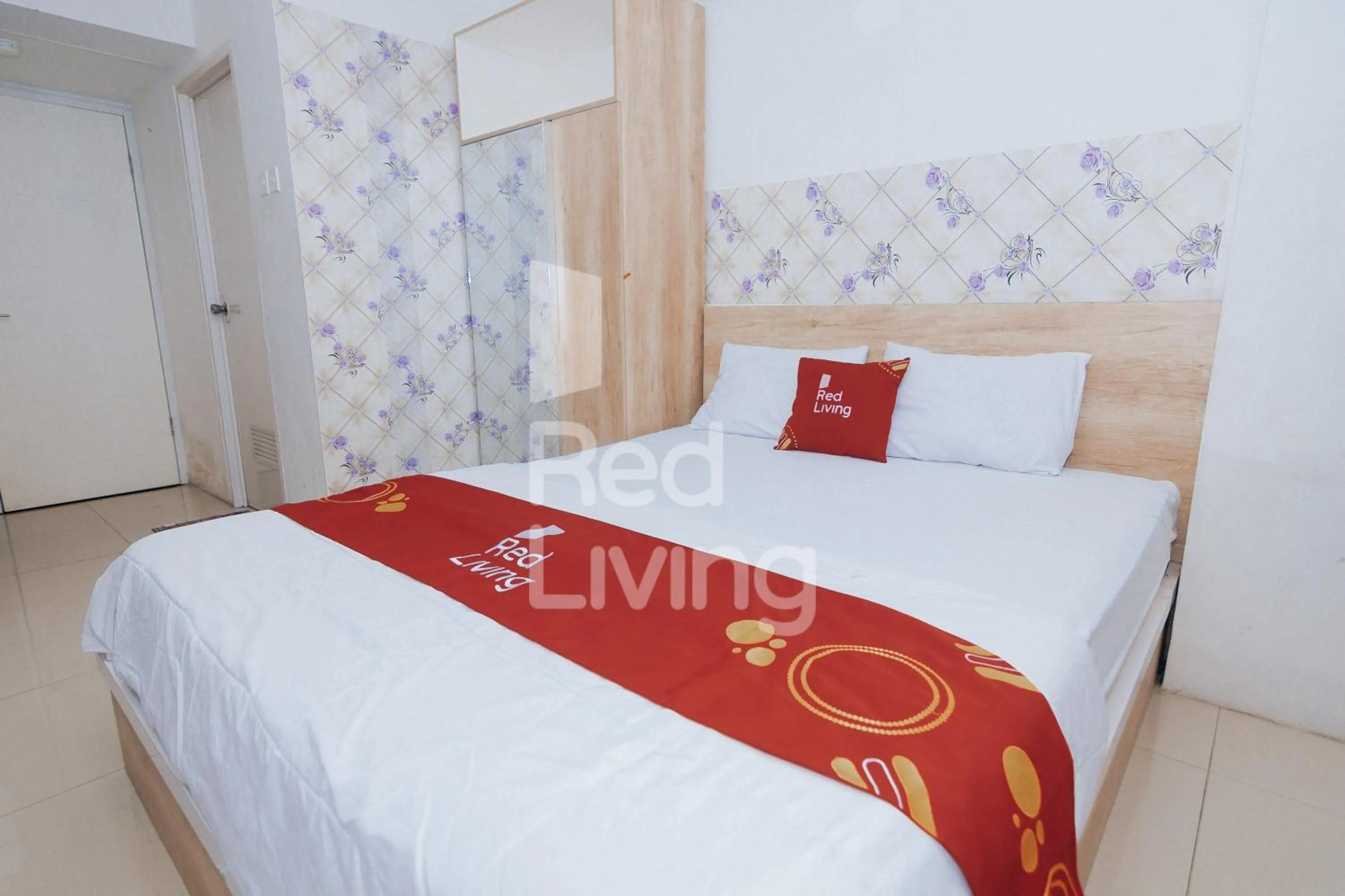 Bed in Redliving Apartemen Grand Sentraland - AT Properti Tower Pink