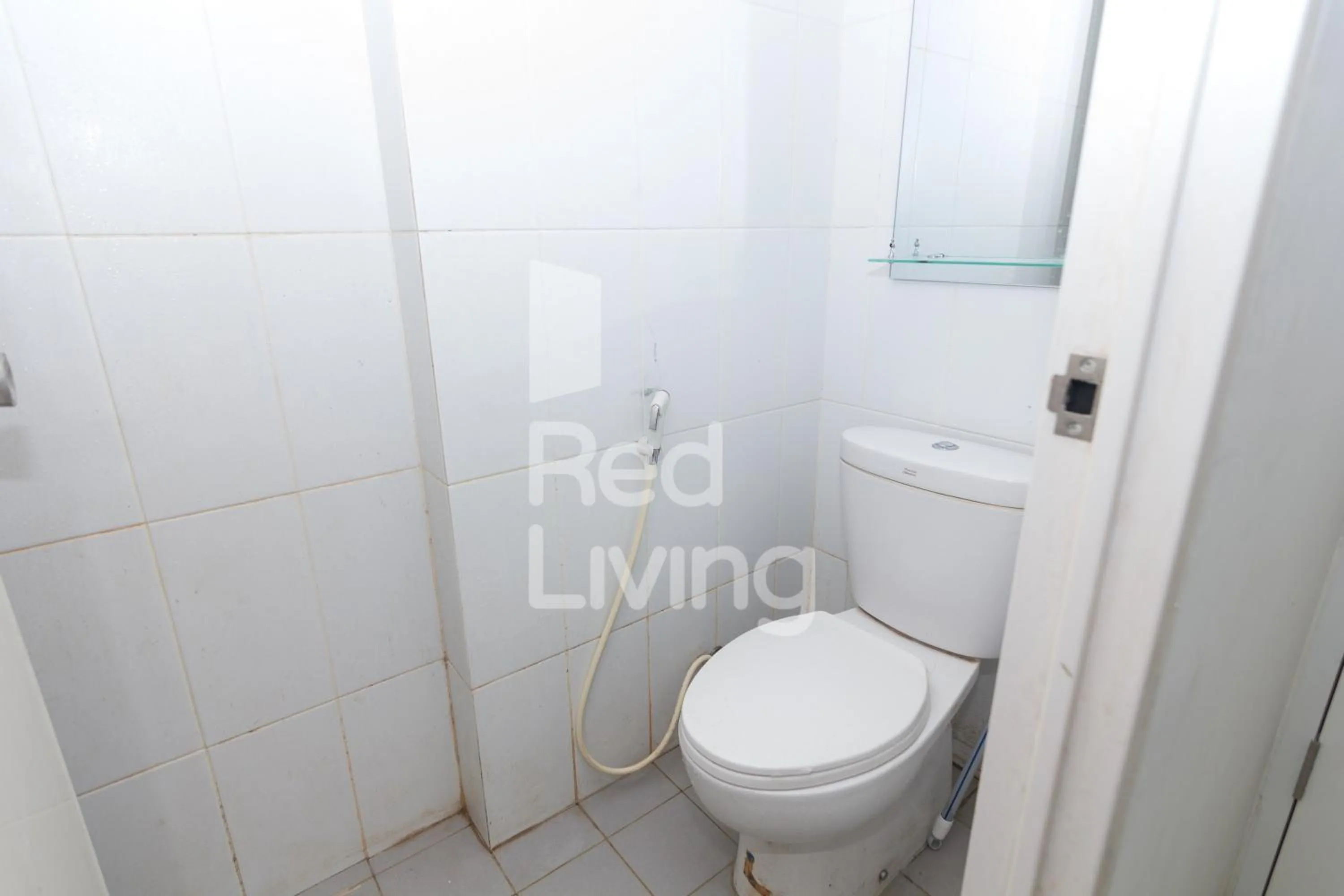 Bathroom in Redliving Apartemen Grand Sentraland - AT Properti Tower Pink