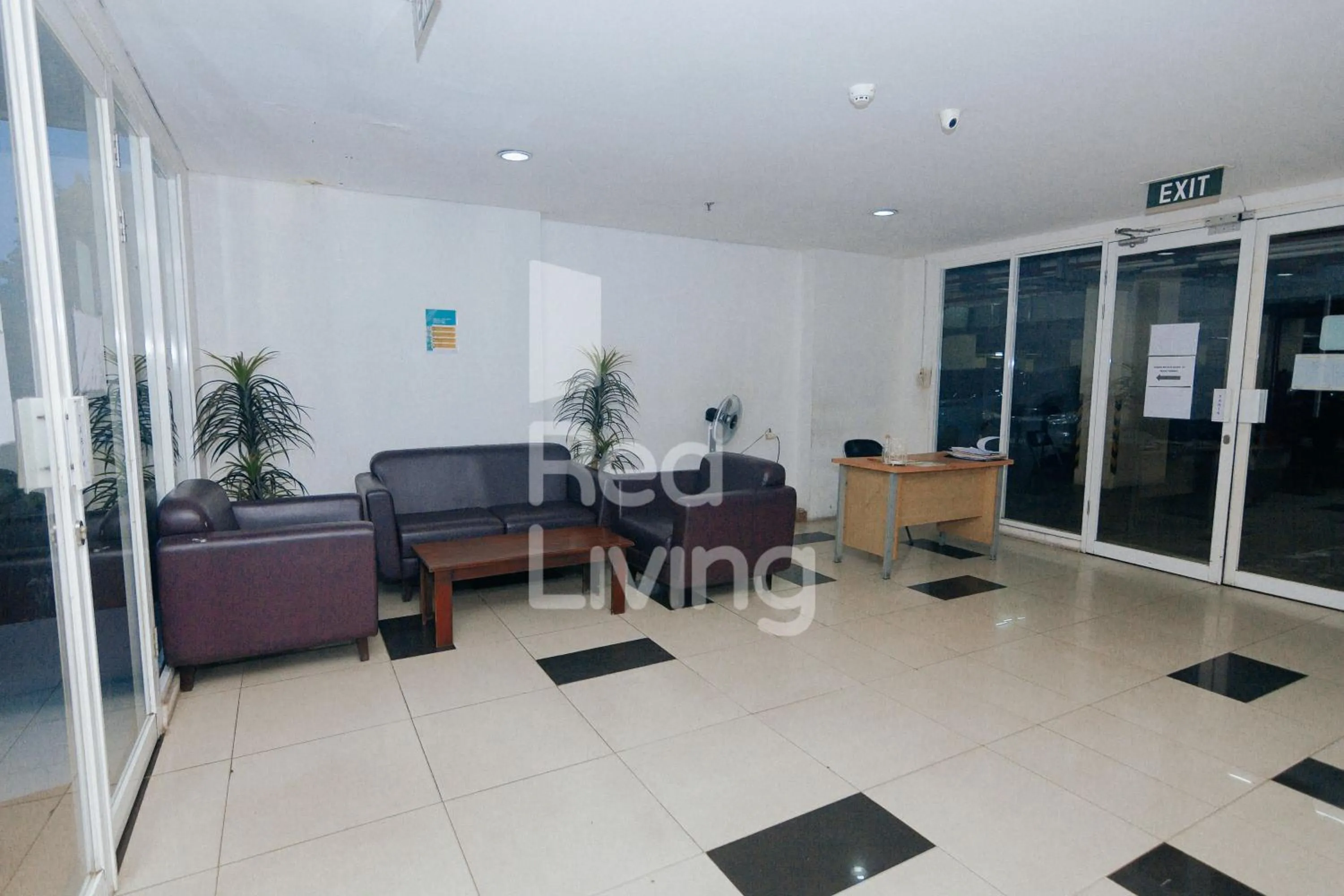 Seating area in Redliving Apartemen Grand Sentraland - AT Properti Tower Pink