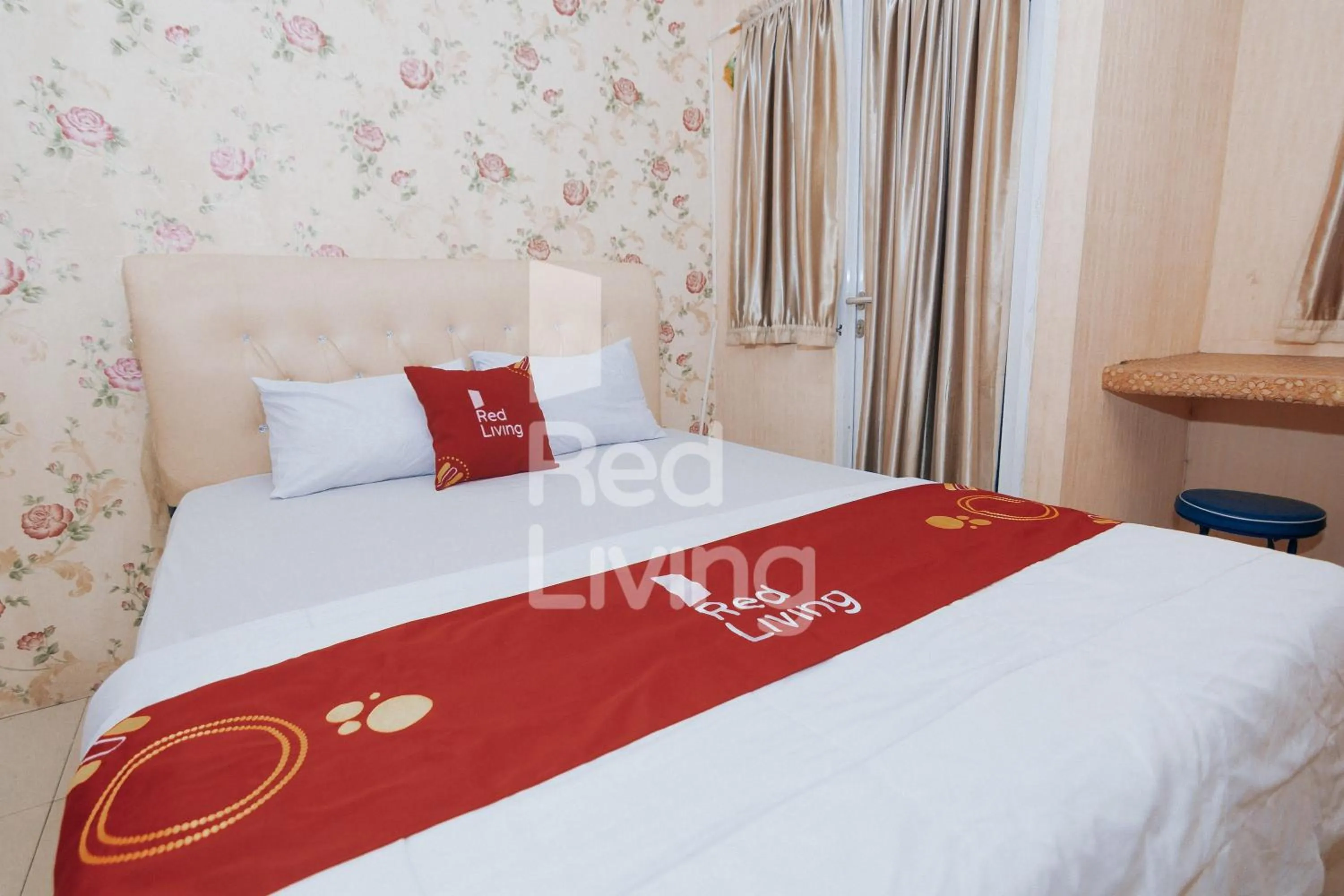Bed in Redliving Apartemen Grand Sentraland - AT Properti Tower Pink