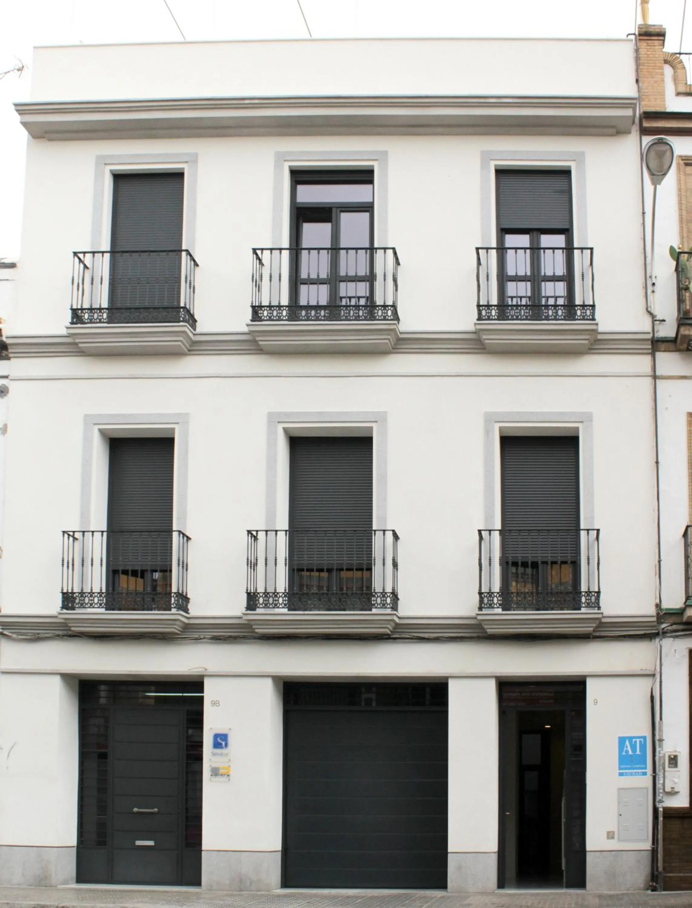 Facade/entrance in SEVITUR Seville Comfort Apartments