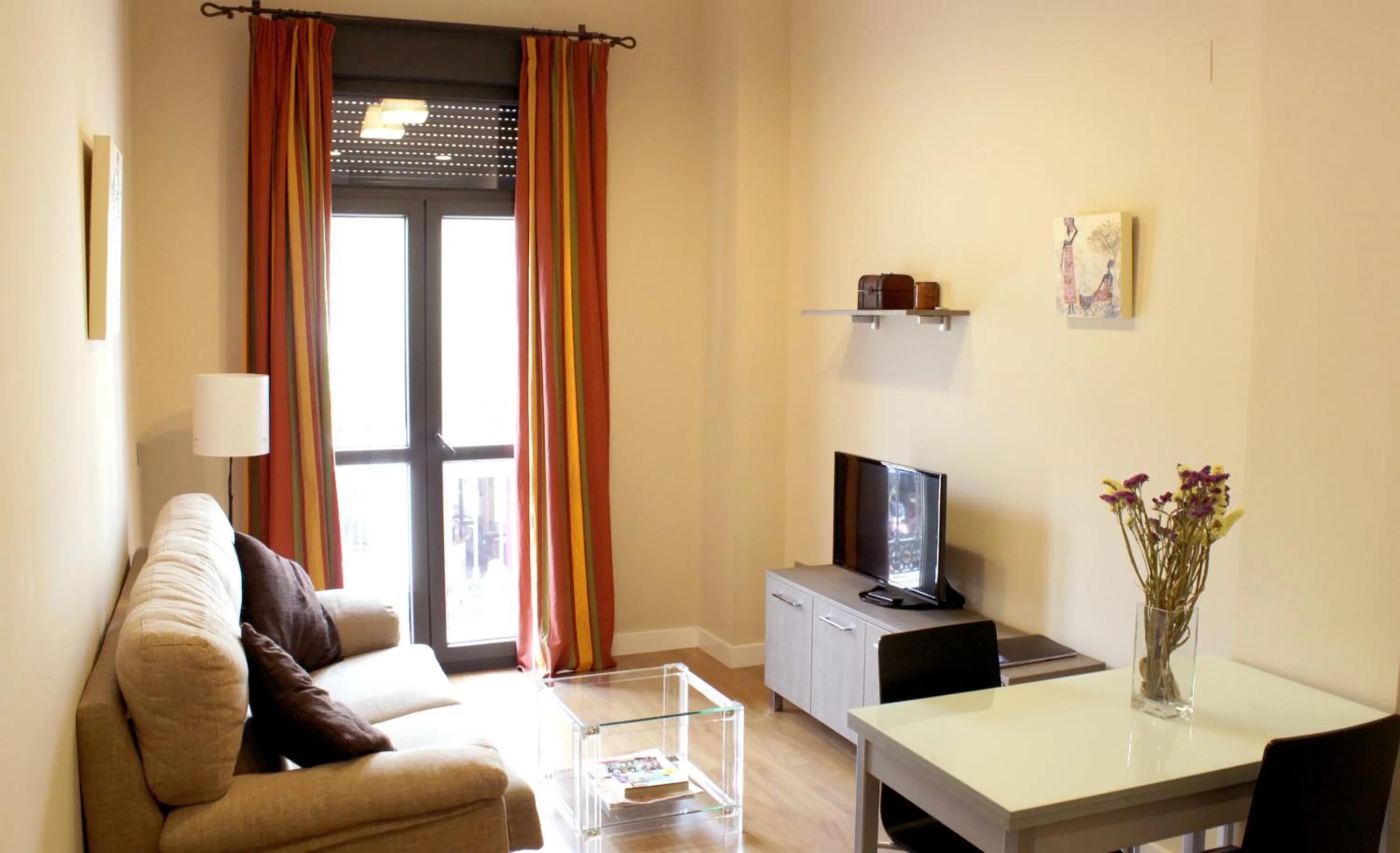 Dining area in SEVITUR Seville Comfort Apartments