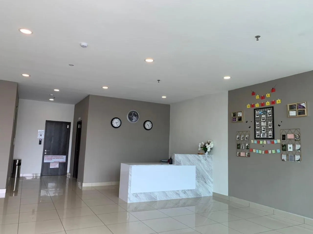 Lobby or reception, Bed in Hotel Mutiara