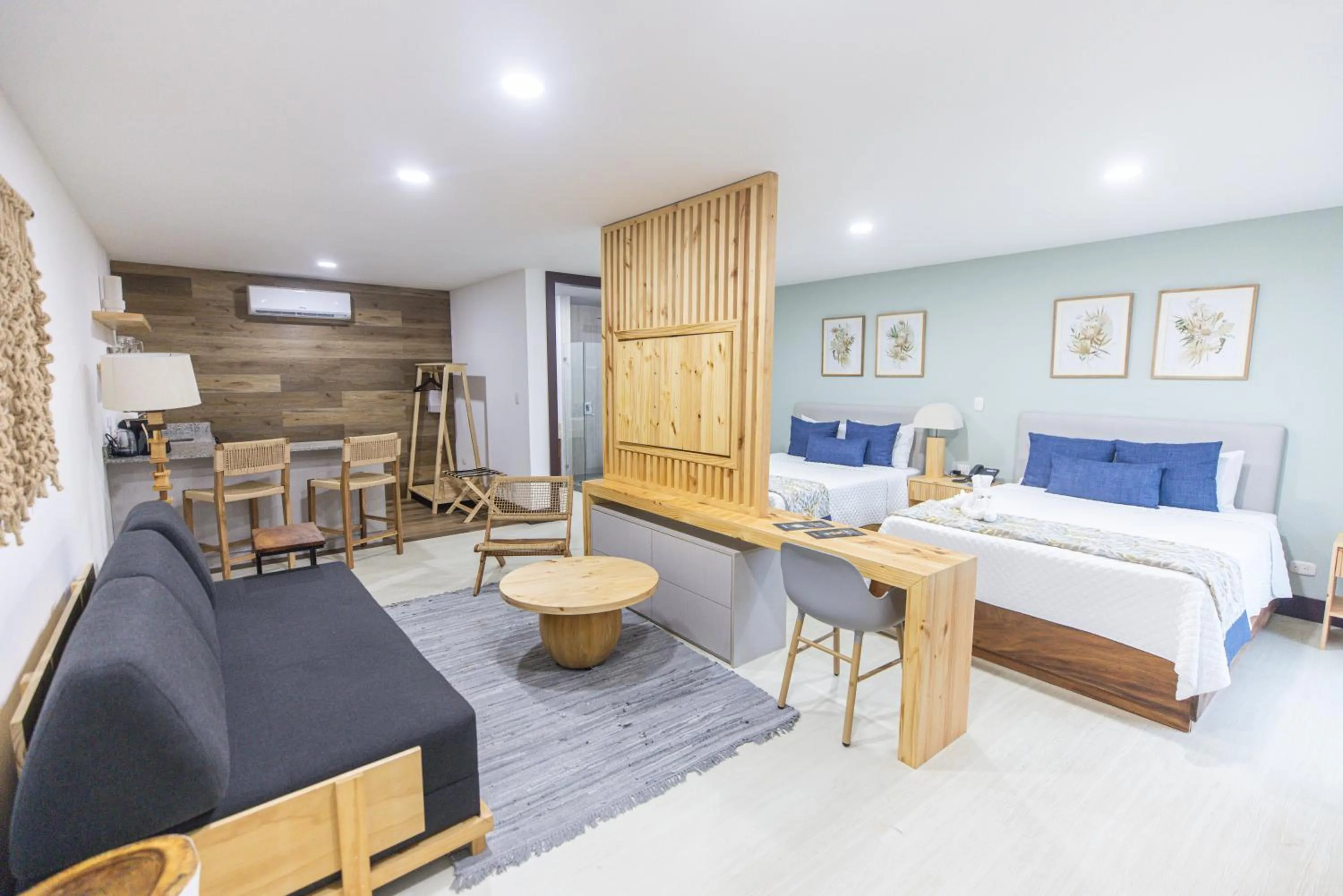 Kitchen or kitchenette, Bed in Paradise Bay Hotel Boutique