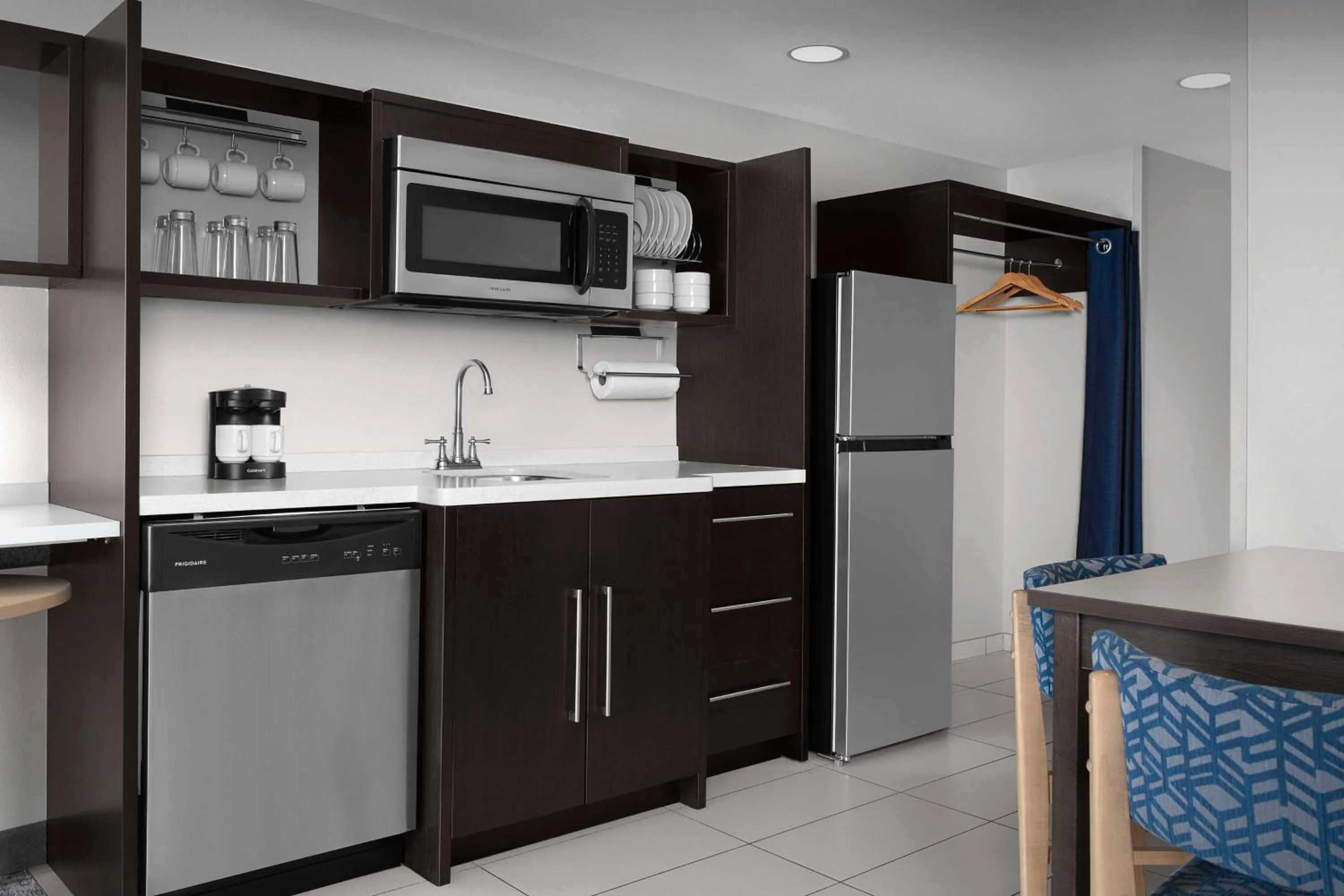 Kitchen or kitchenette in Home2 Suites by Hilton Greensboro Airport, NC