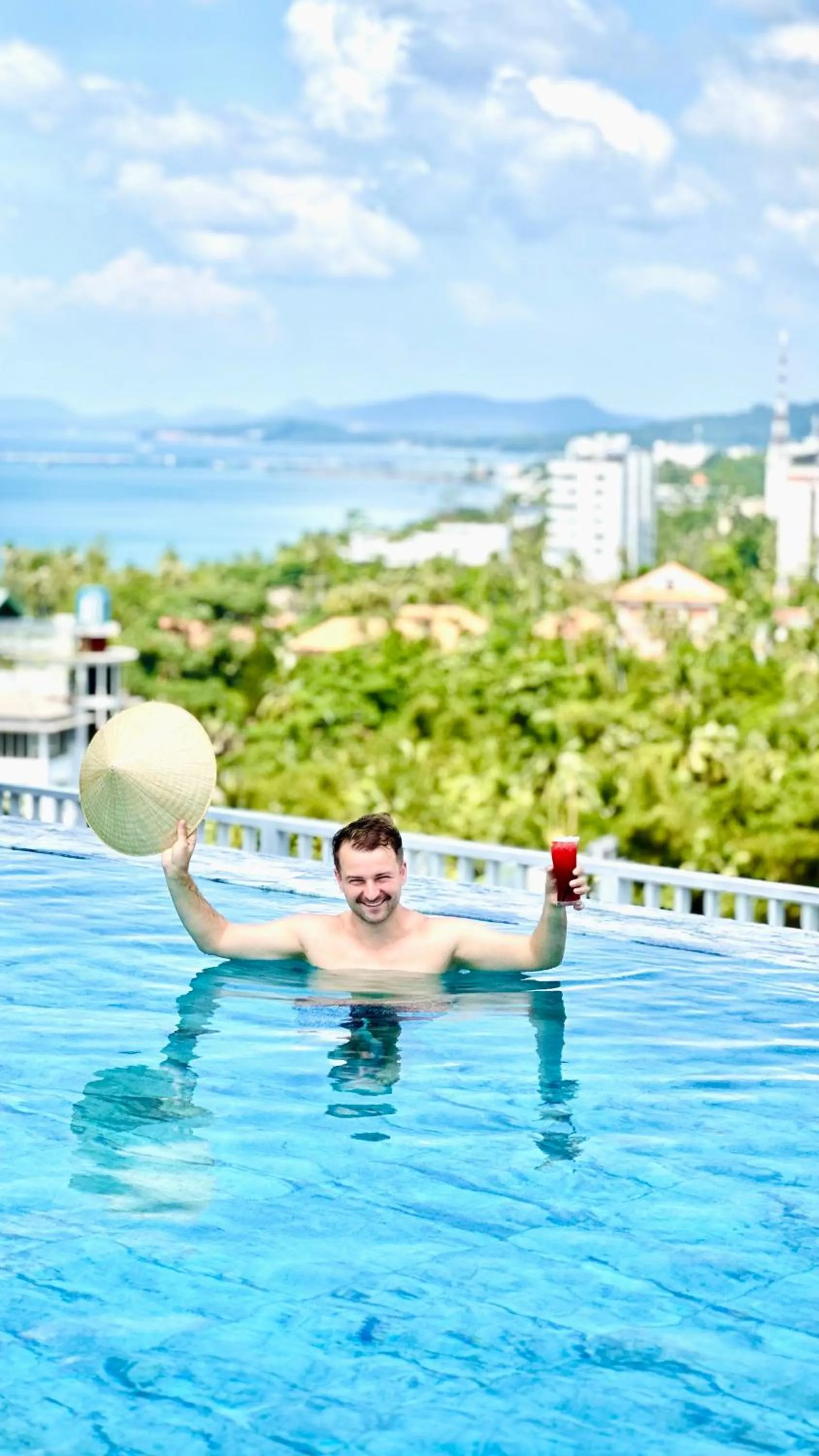 Swimming pool in Aquasun Hotel Phu Quoc