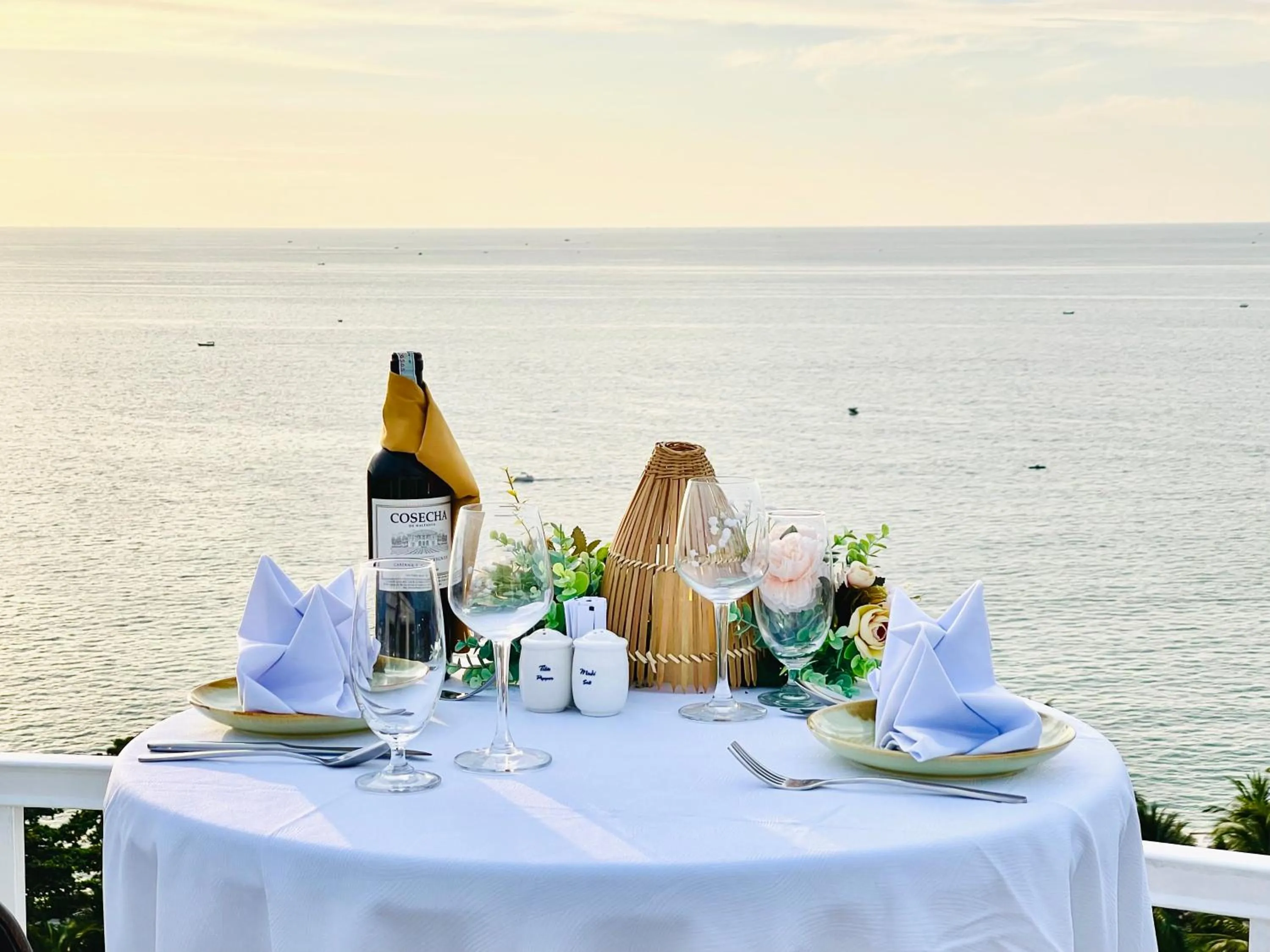 Food and drinks in Aquasun Hotel Phu Quoc