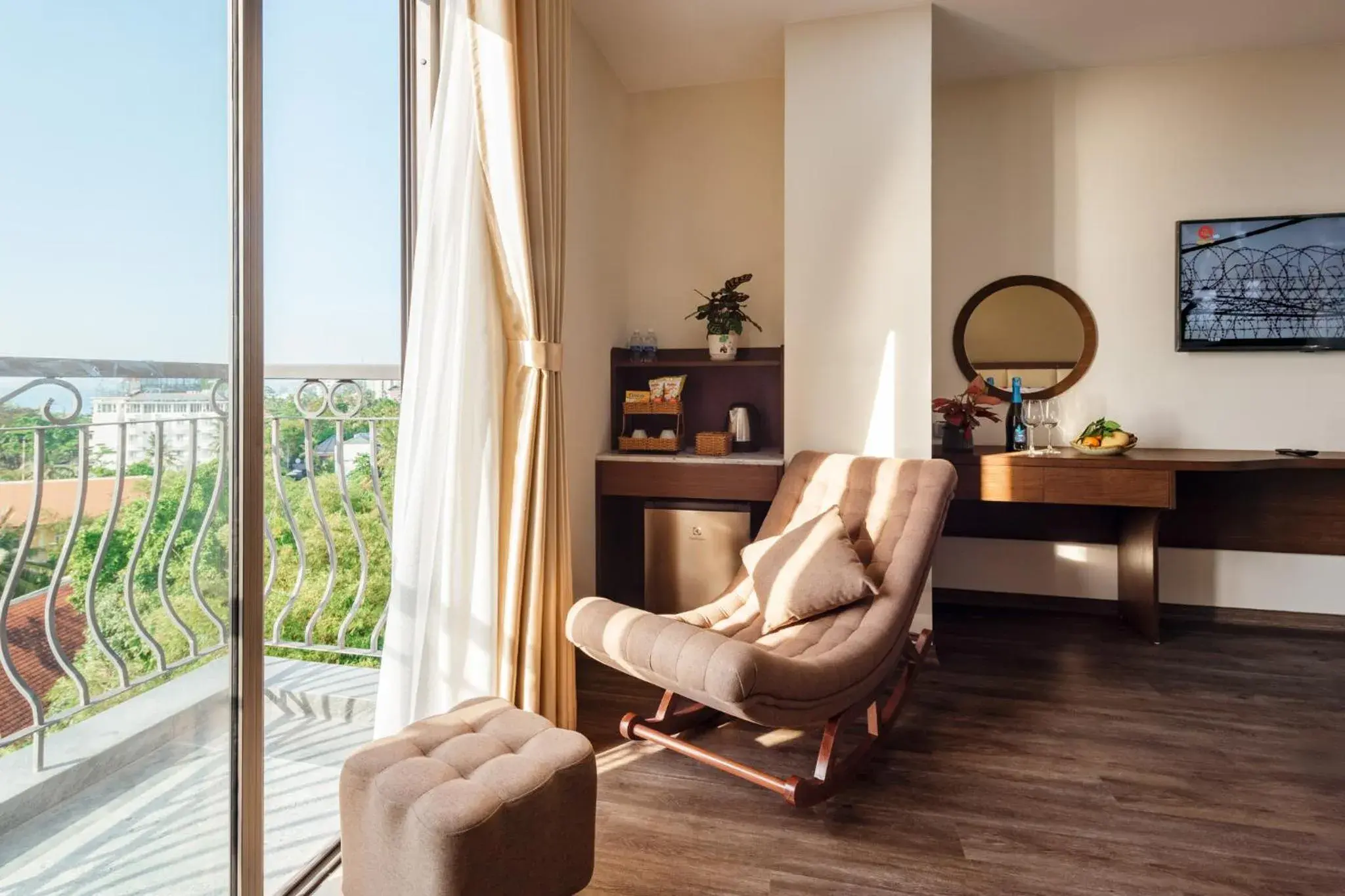 Deluxe Suite with Sea View in Aquasun Hotel Phu Quoc Deluxe Suite with Sea View in Aquasun Hotel Phu Quoc