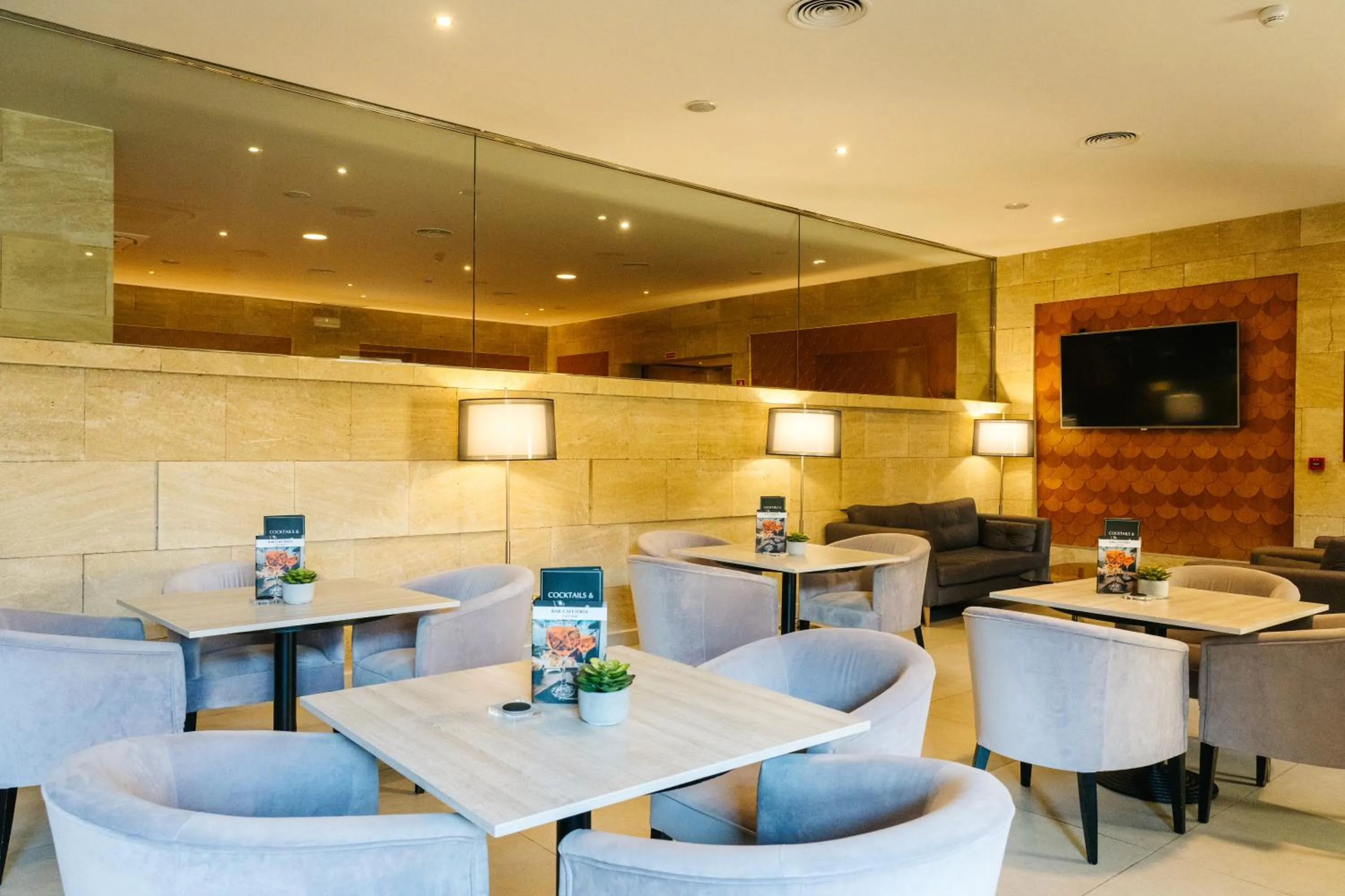 Lounge or bar in Abba Fonseca