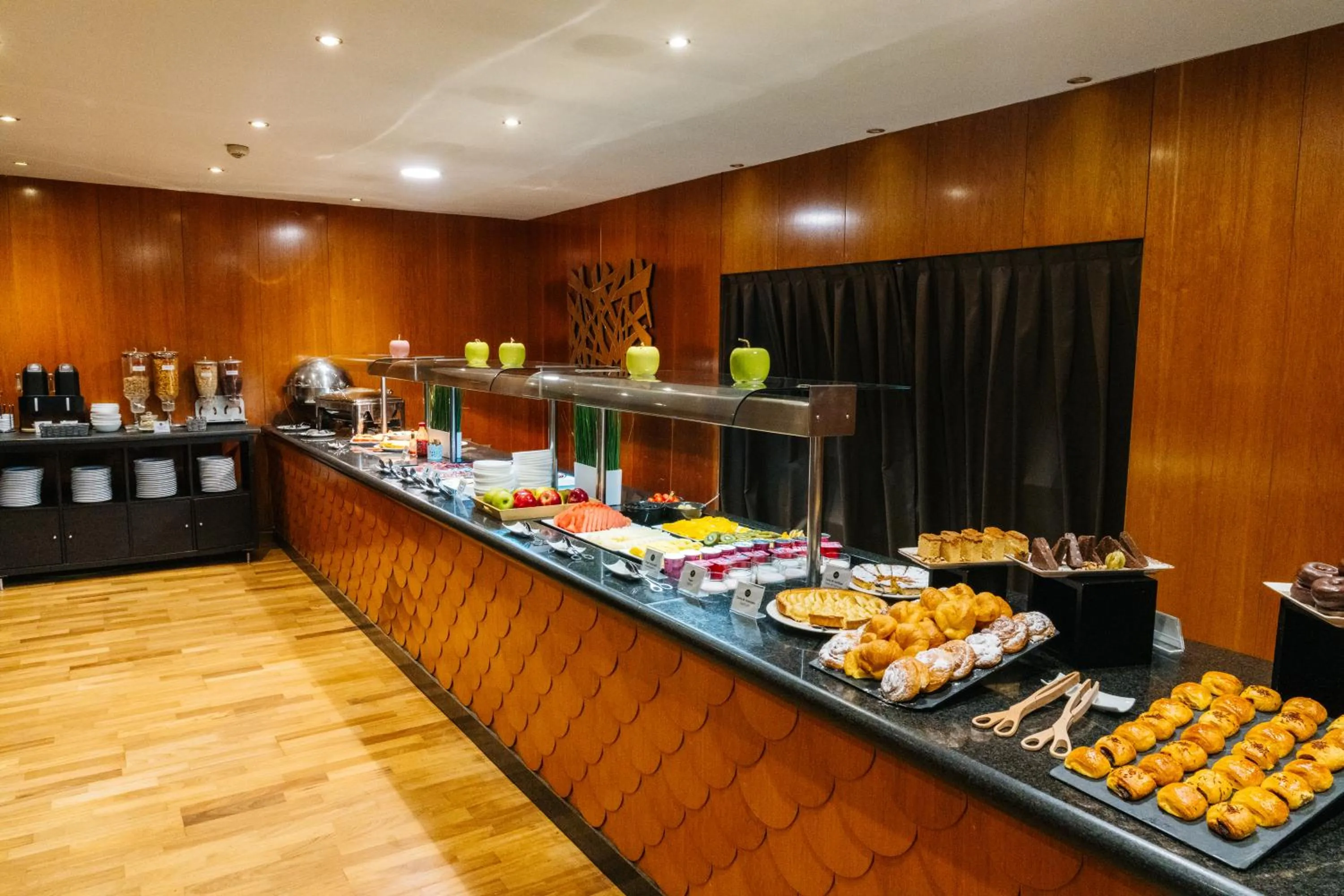 Buffet breakfast in Abba Fonseca