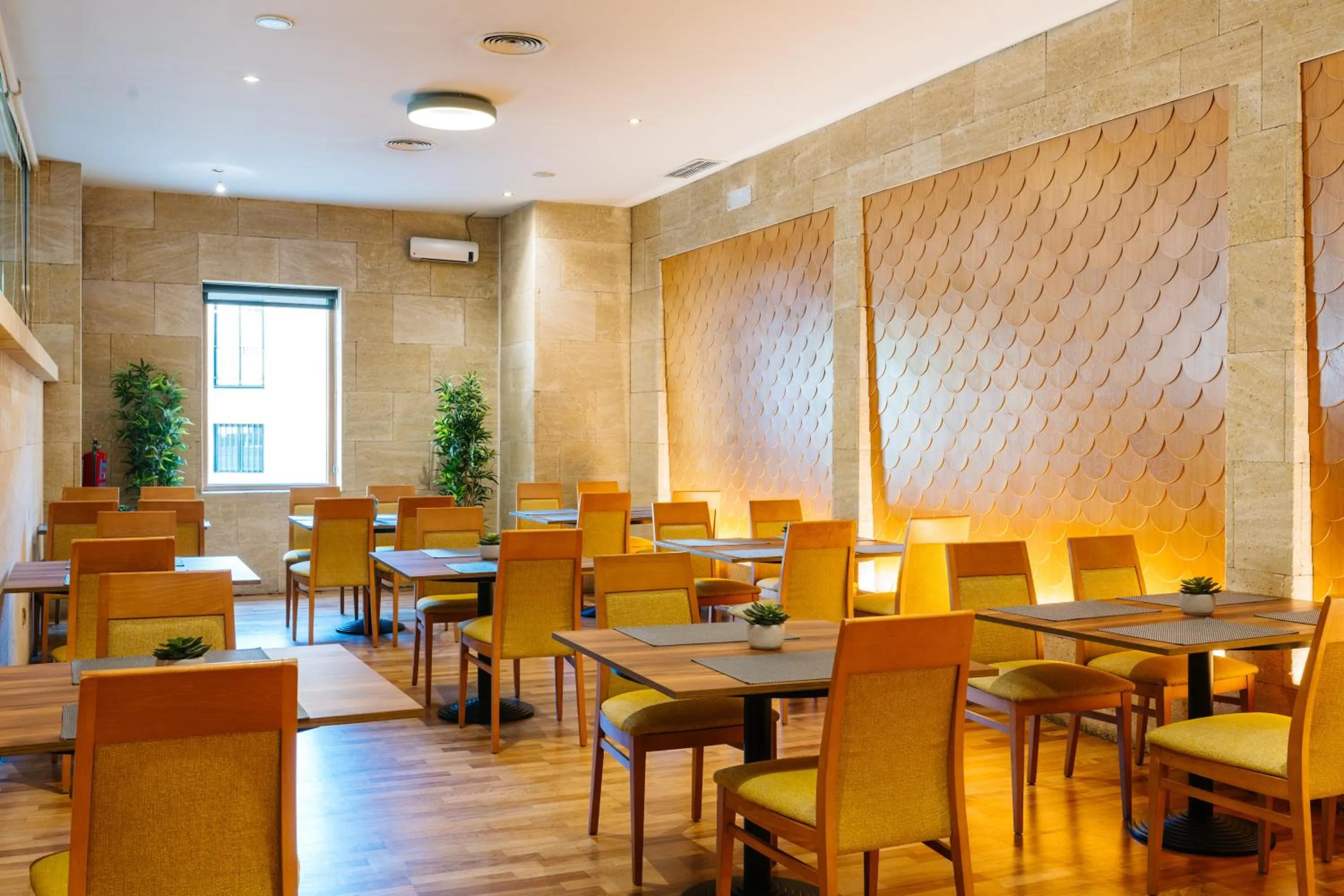 Restaurant/places to eat in Abba Fonseca