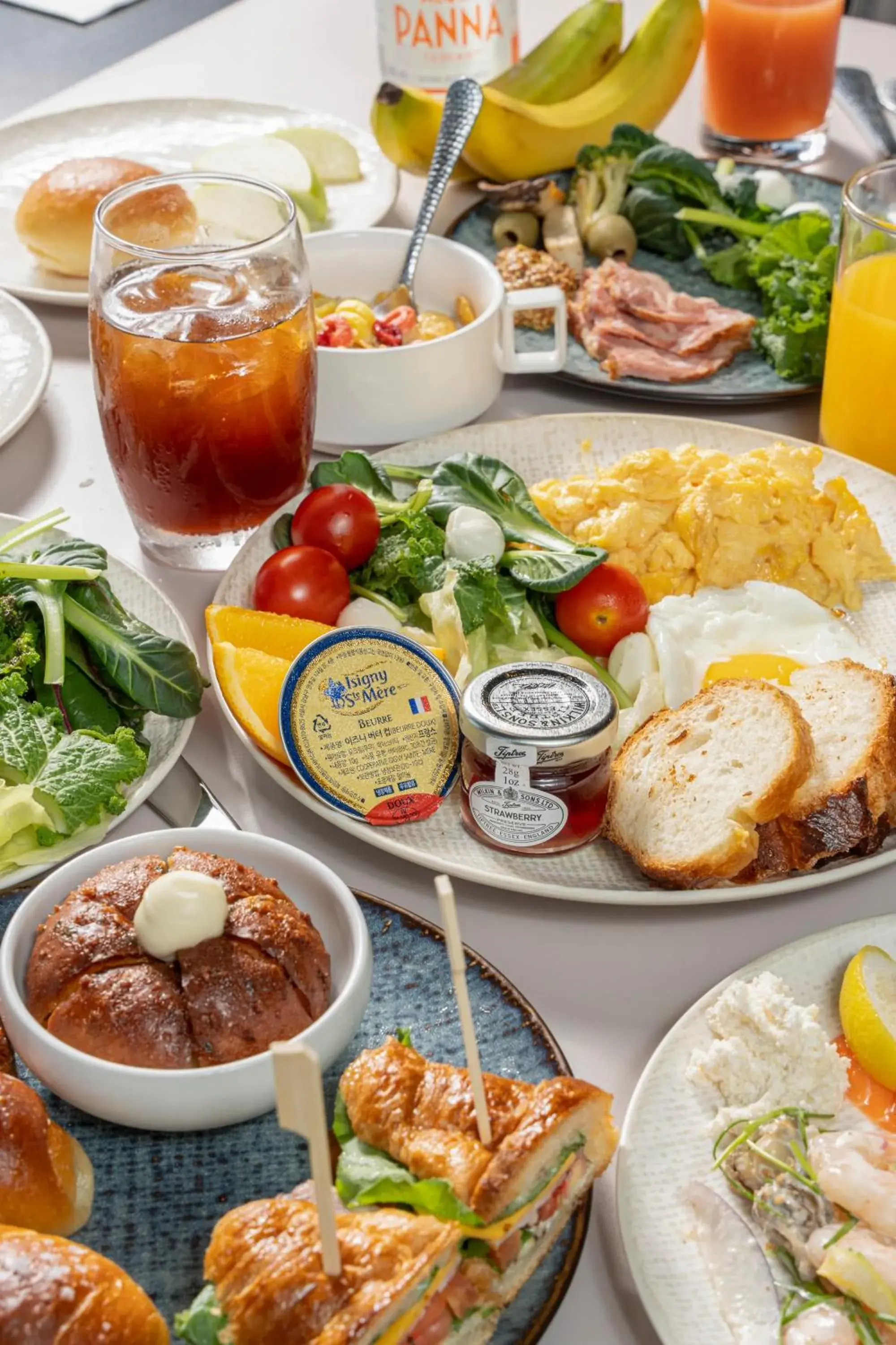 Buffet breakfast in Amber Pure Hill Hotels & Resorts Jeju Buffet breakfast in Amber Pure Hill Hotels & Resorts Jeju