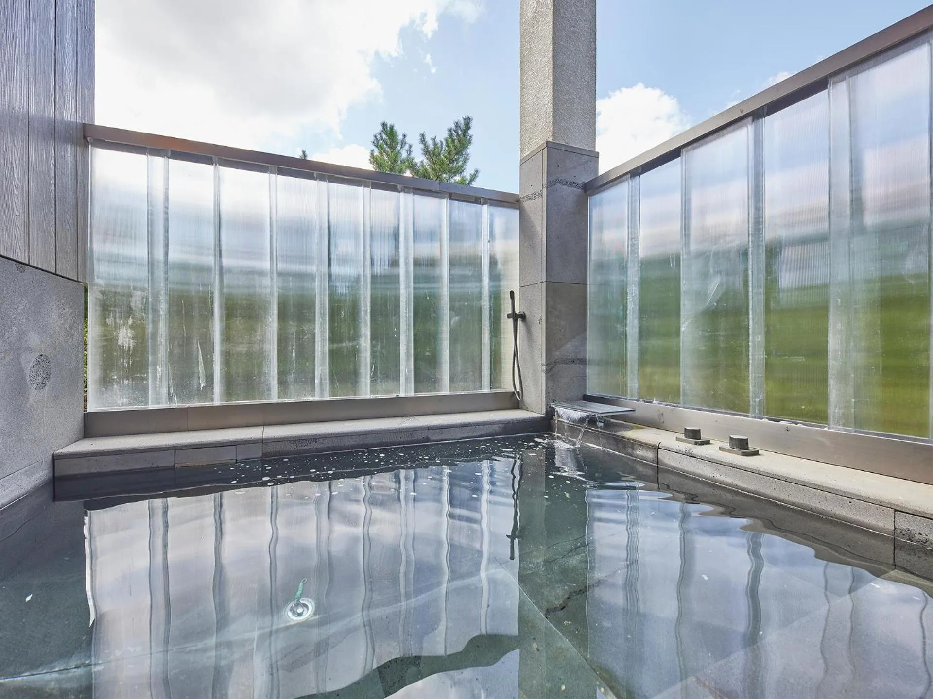 Hot Tub in Amber Pure Hill Hotels & Resorts Jeju