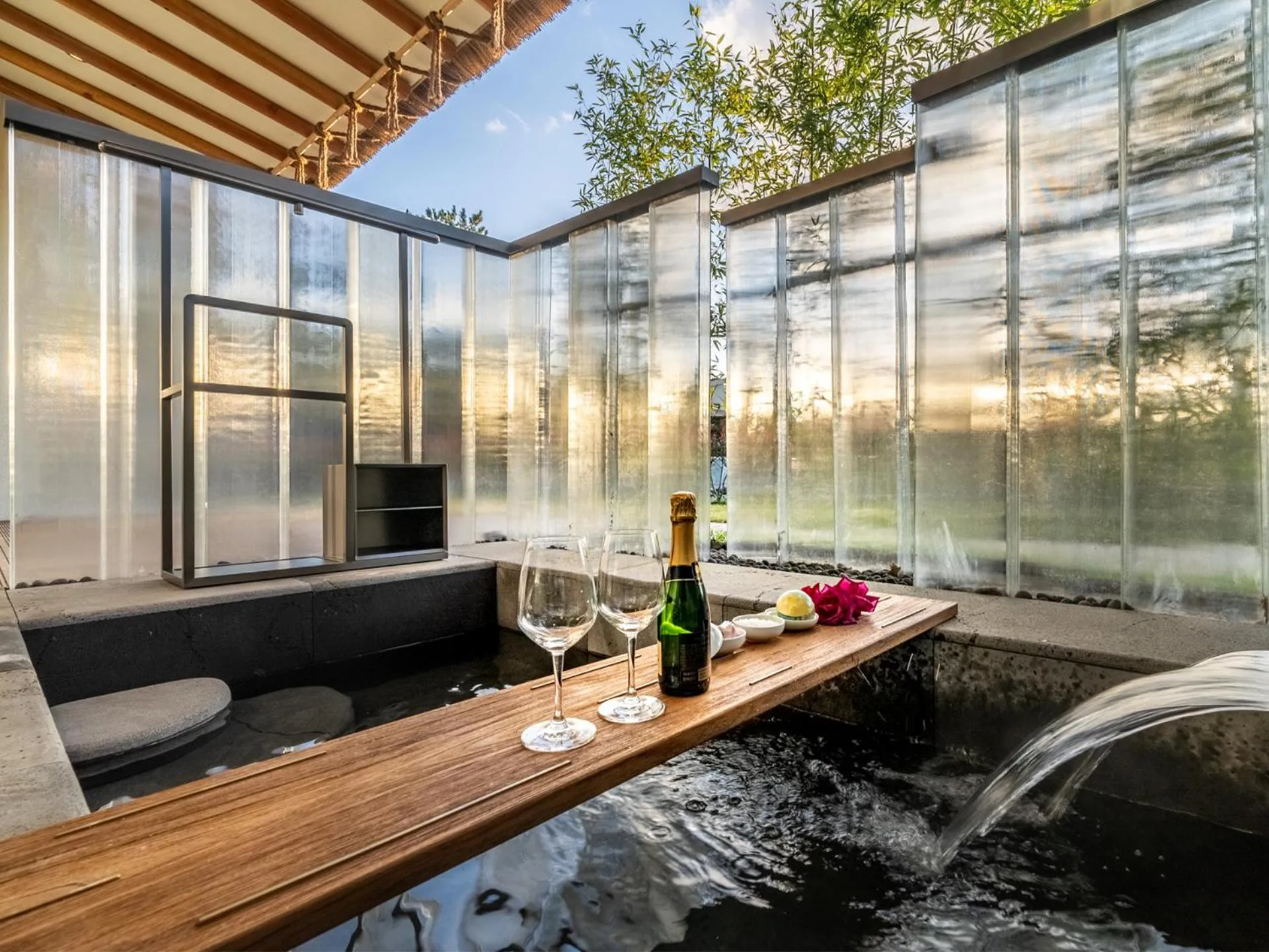 Hot Tub in Amber Pure Hill Hotels & Resorts Jeju